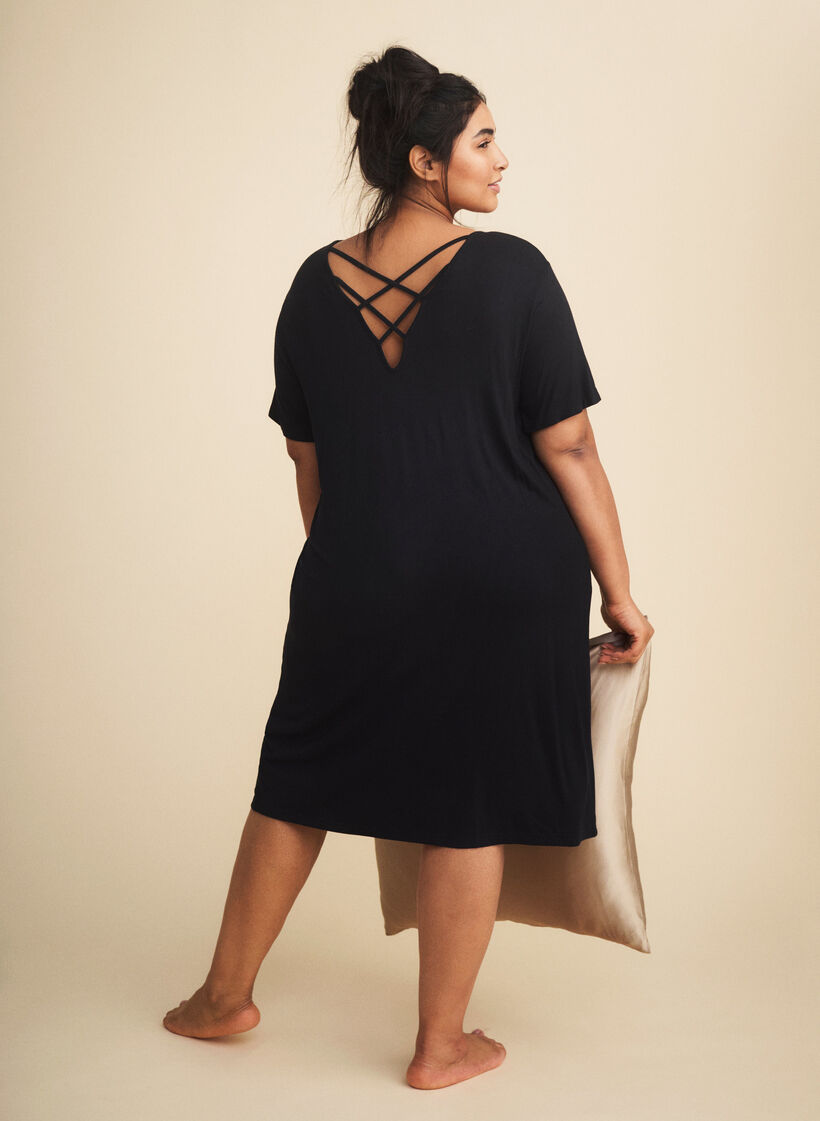Short sleeve viscose nightgown with back detail, Black, Image image number 0