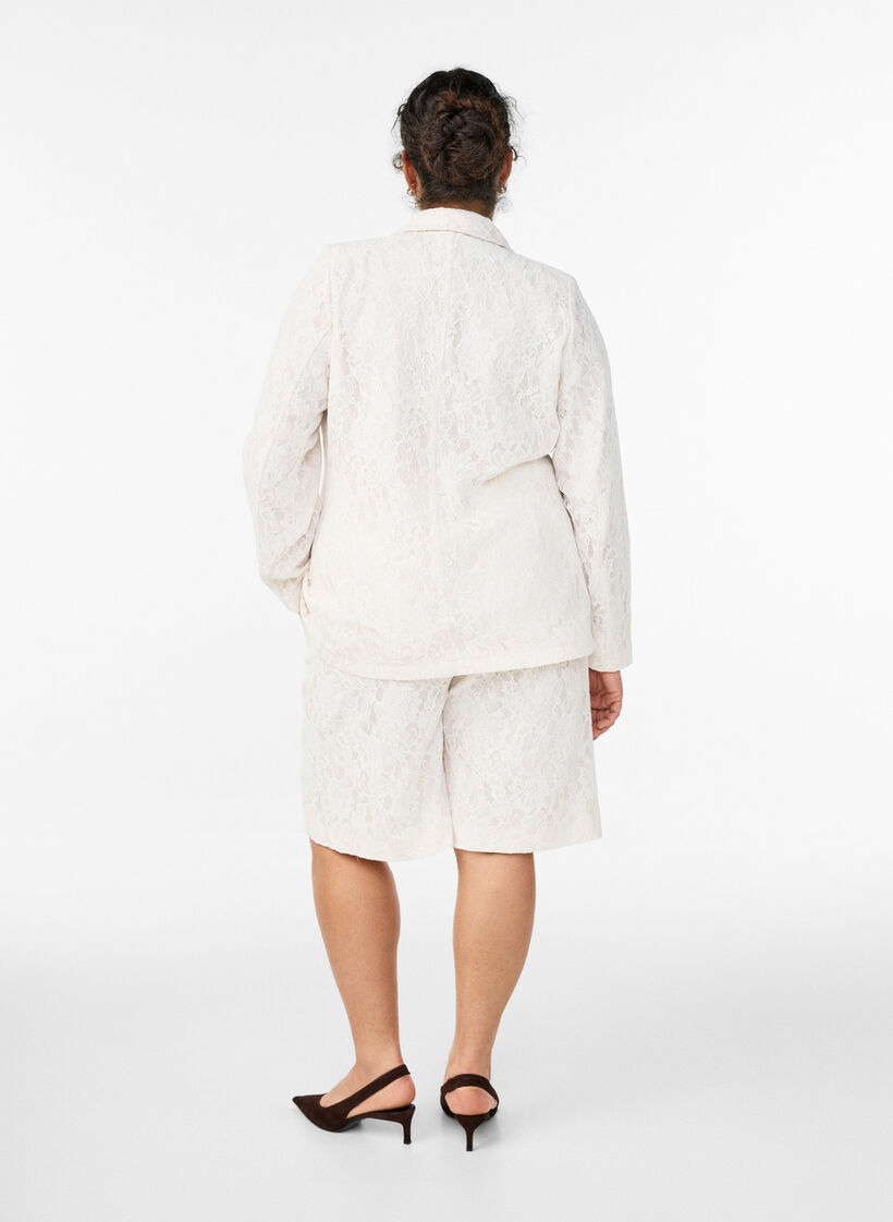 High-waisted lace Bermuda shorts, Vanilla, Model image number 1