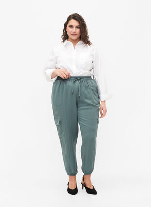 Loose cargo trousers in viscose, Balsam Green, Model image number 0