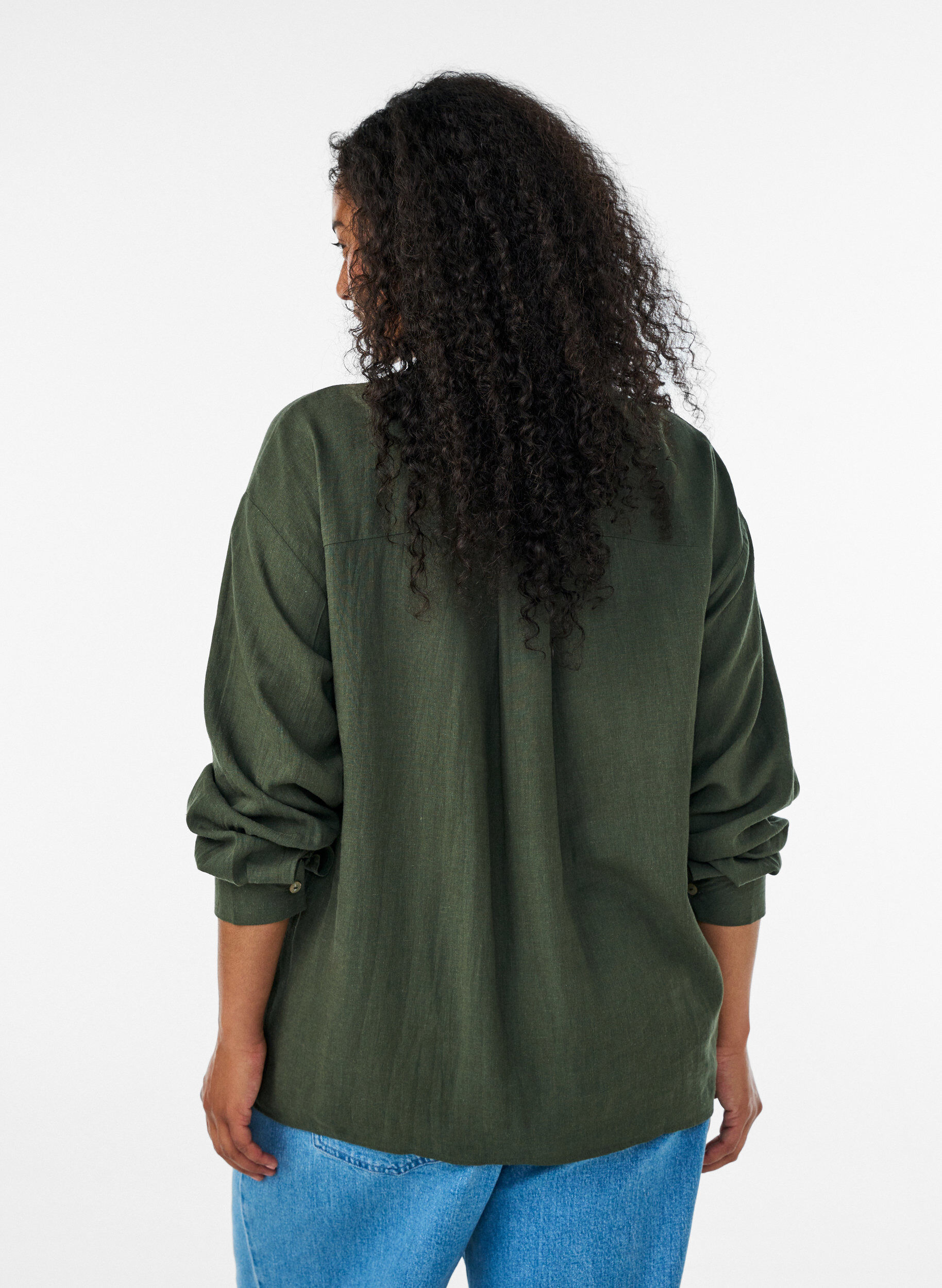 ZizzifashionBlouse in linen and viscose with V-neck, Green, Model image number 2