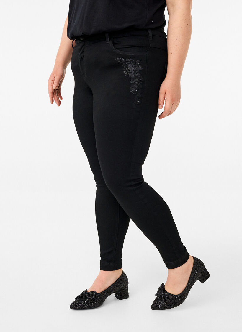 Super slim Amy jeans with embroidery detail, Black, Model image number 2