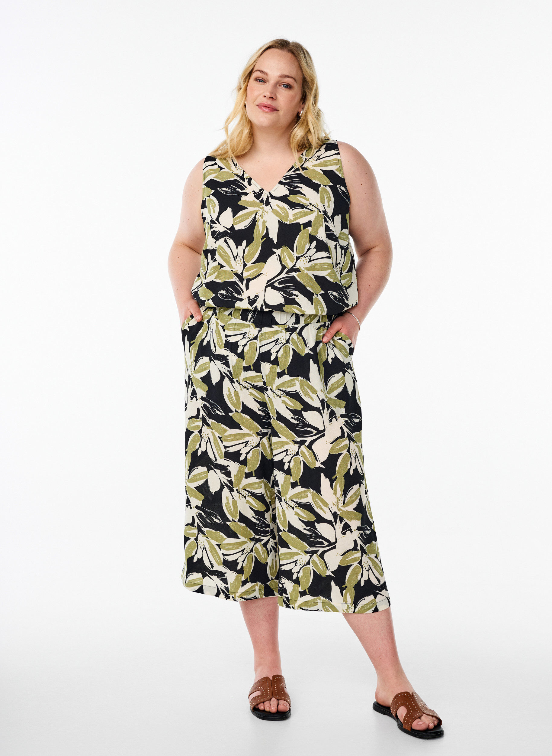 Culotte trousers with print, Black, Model