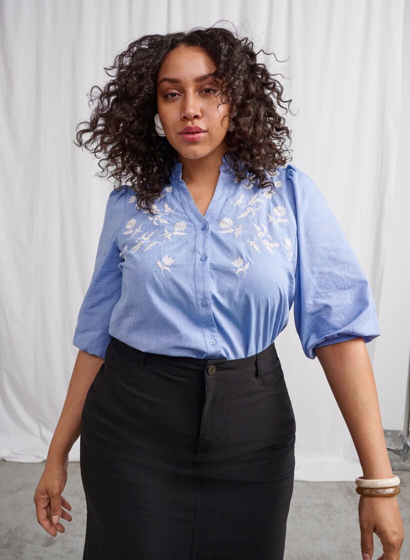 Cotton shirt blouse with embroidered flowers, Vista Bl. W. White, Image image number 1