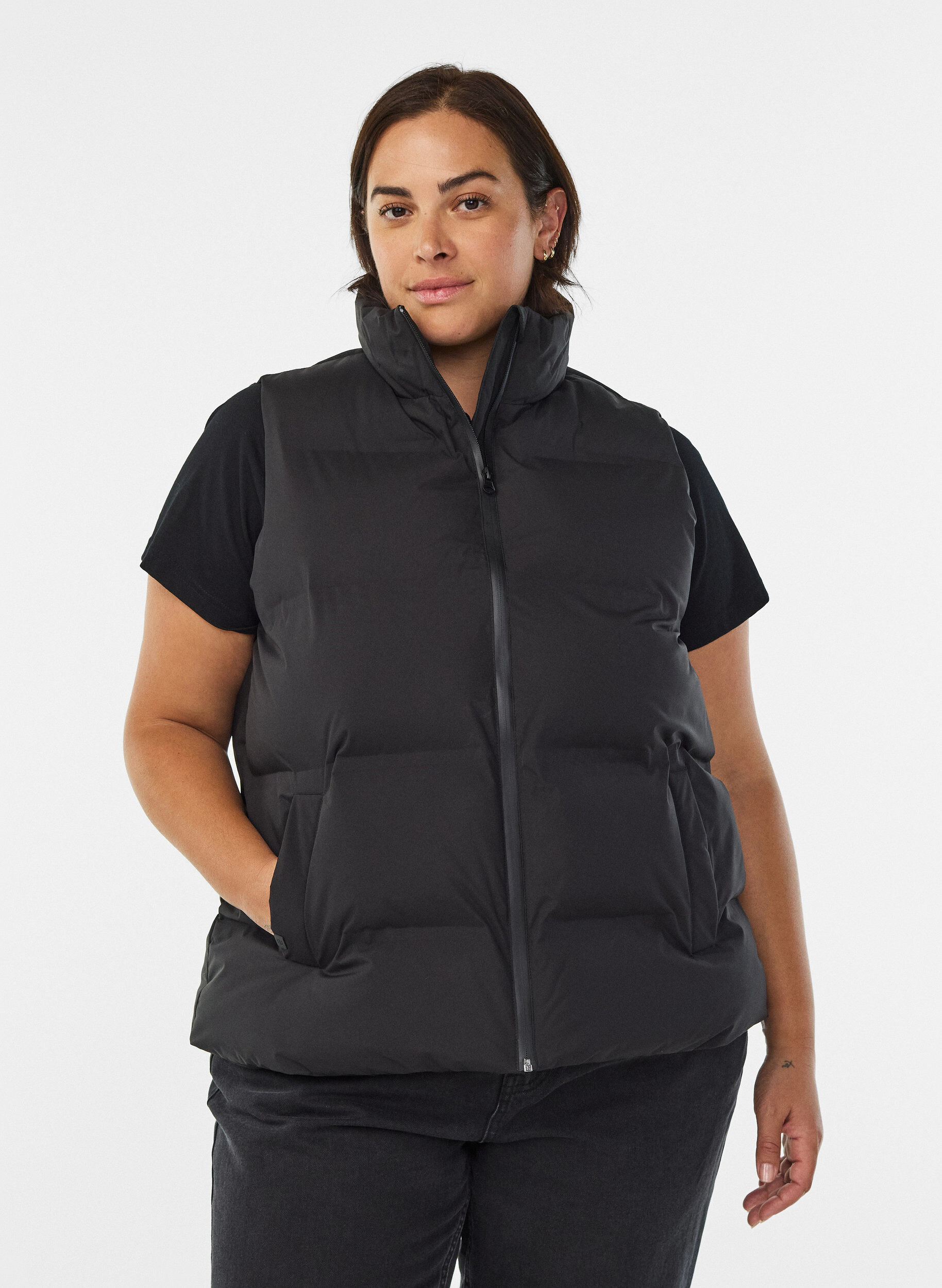 Short puff vest with high collar, Black, Model