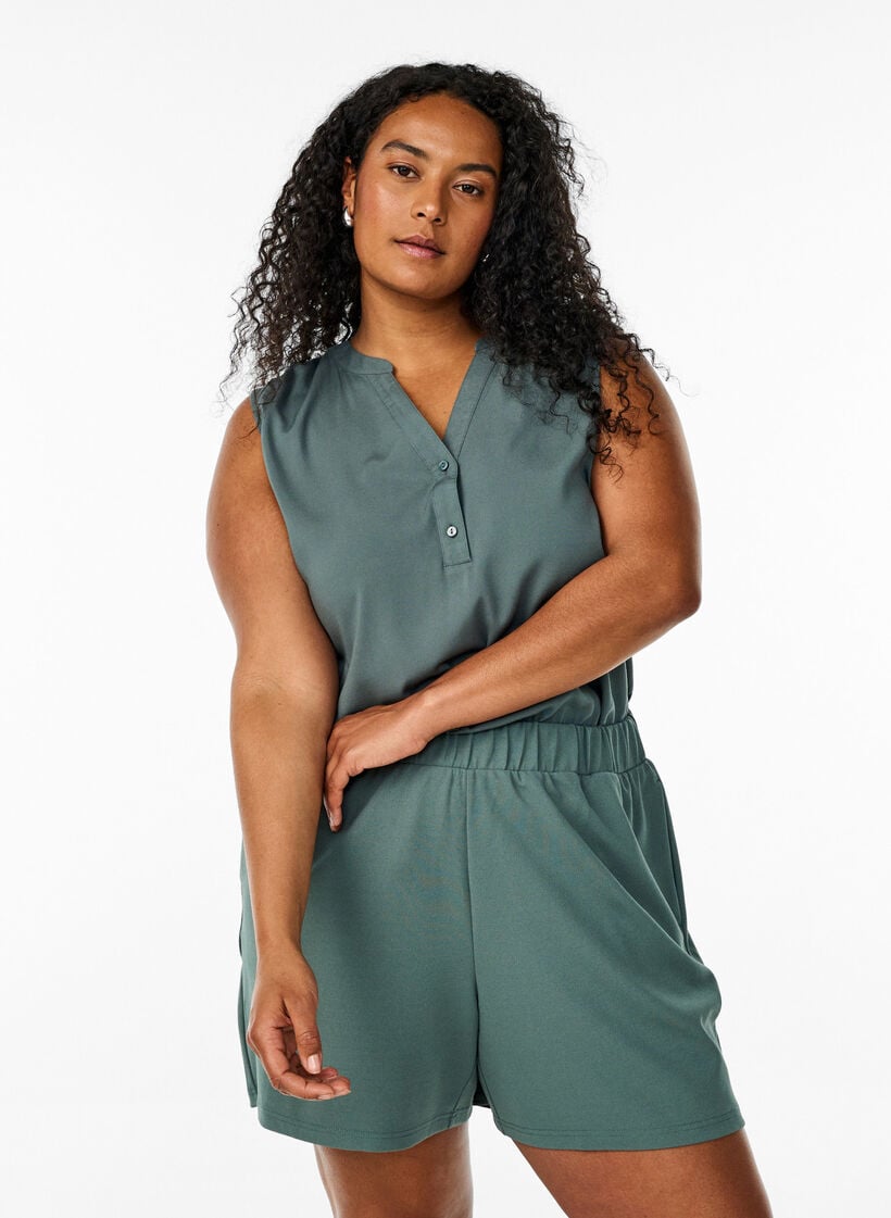 Loose shorts with pockets, Green, Model image number 0