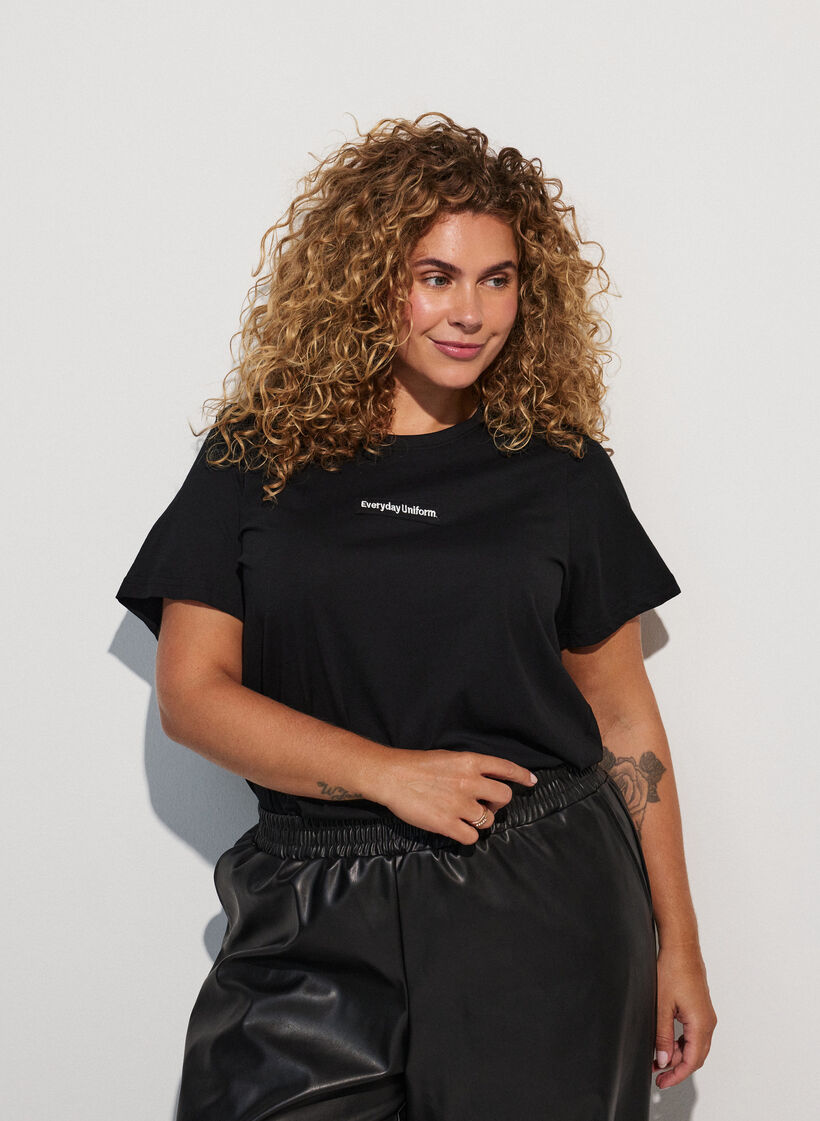 Cotton T-shirt with text badge, Black, Model image number 0