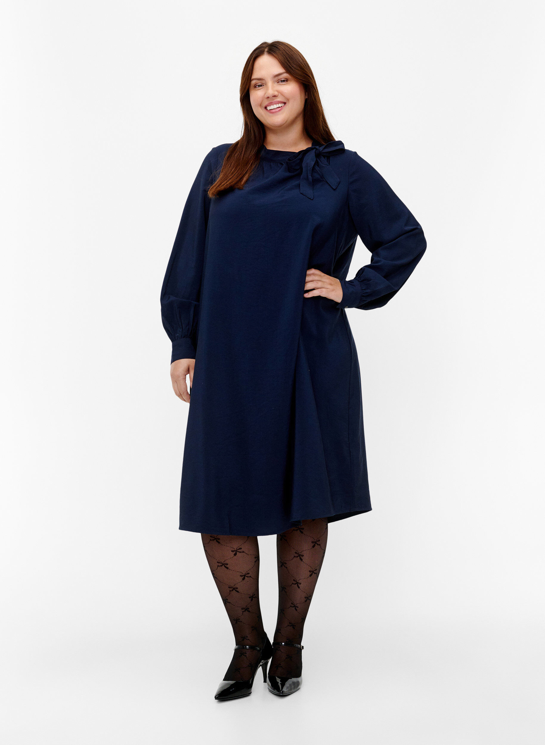 Zizzifashion Long sleeve viscose dress with bow, Total Eclipse, Model image number 2