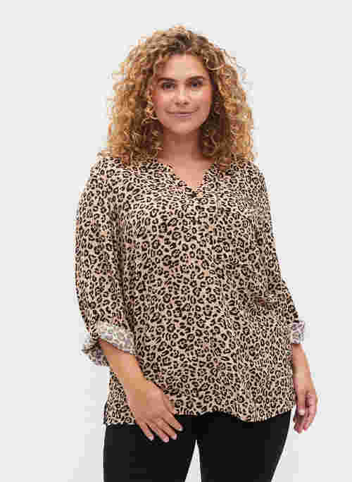 Long-sleeved viscose blouse in animal print