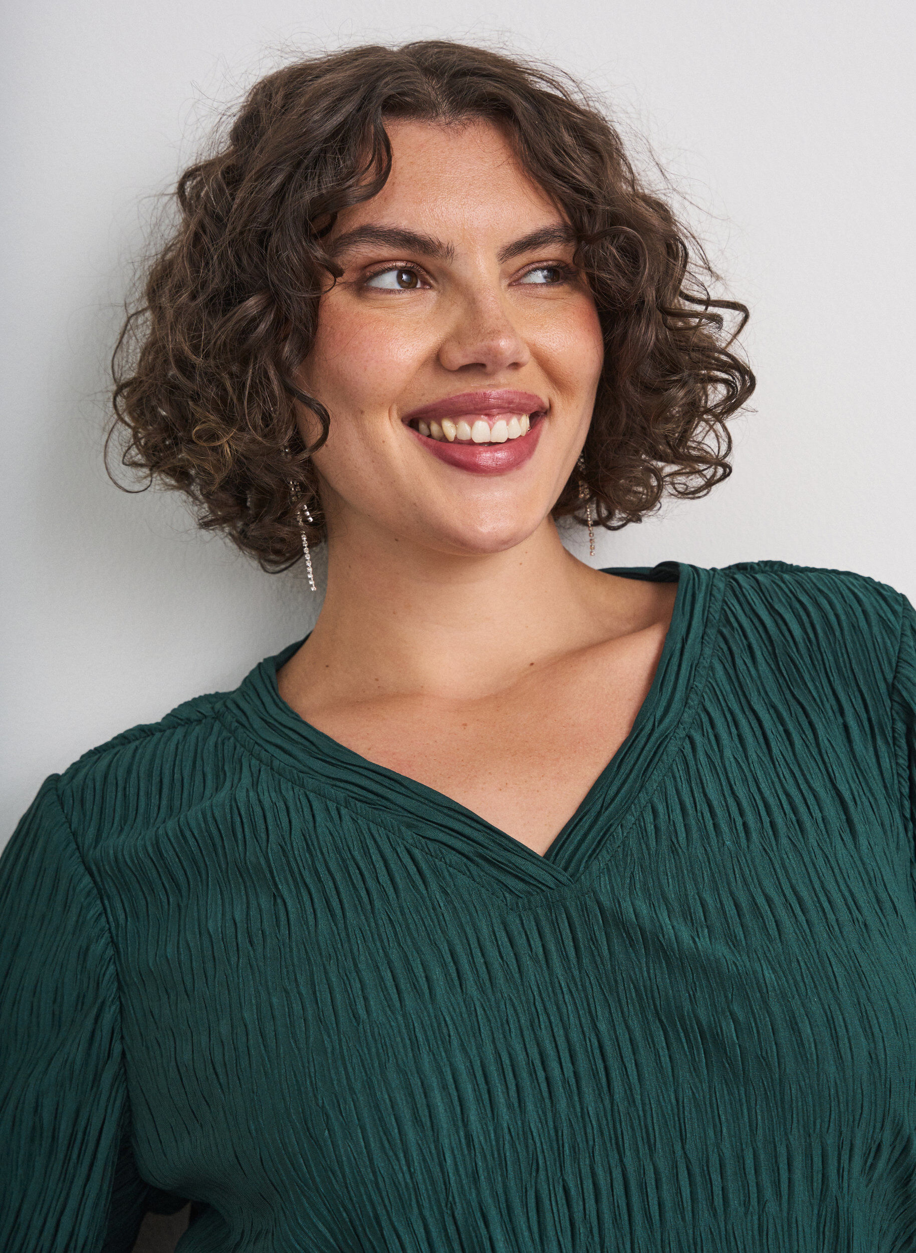 ZizzifashionBlouse with wavy texture and balloon shape, Green, Model image number 3