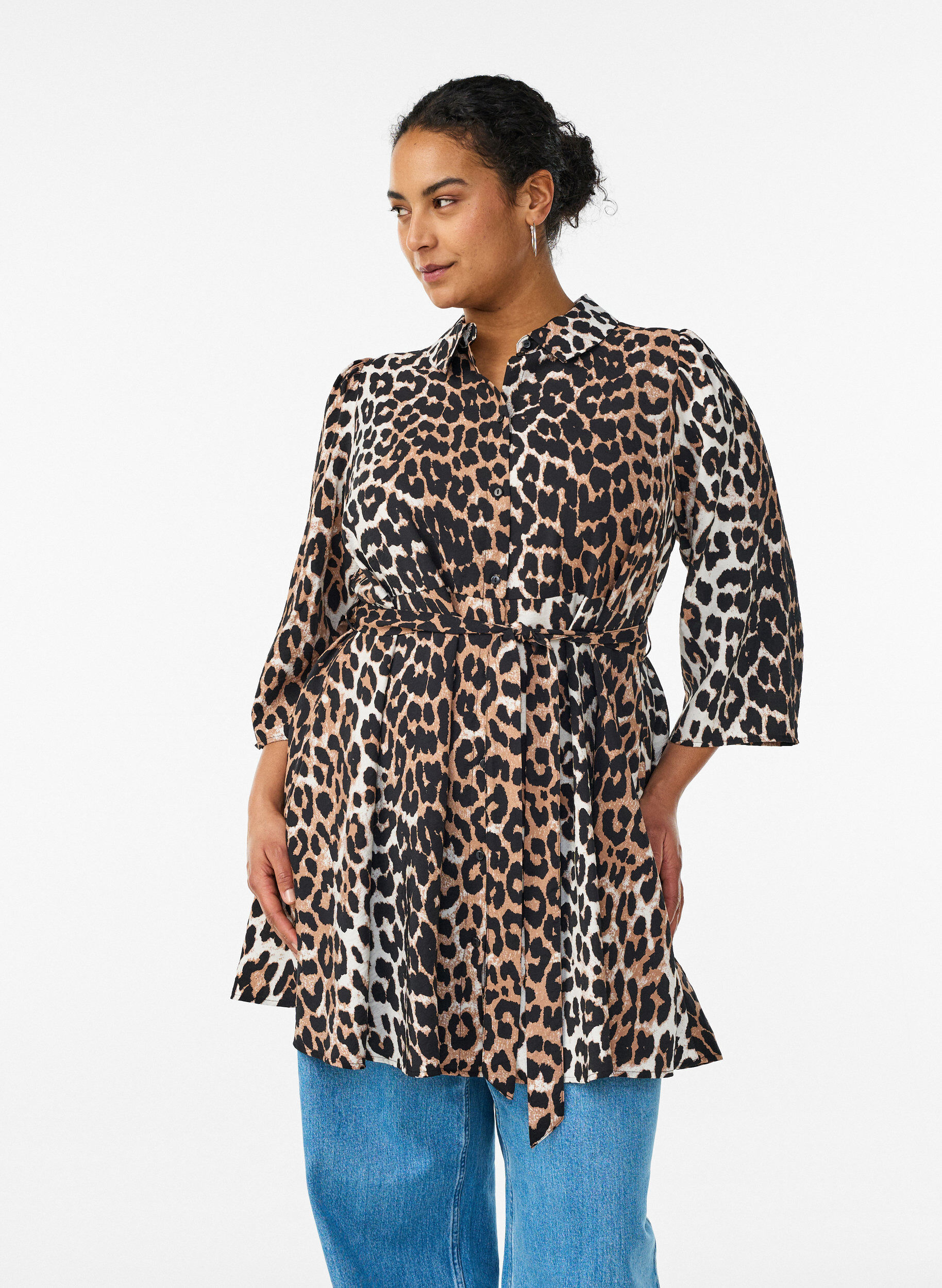 Patterned tunic with a tie-belt and 3/4 sleeves, Brown, Model