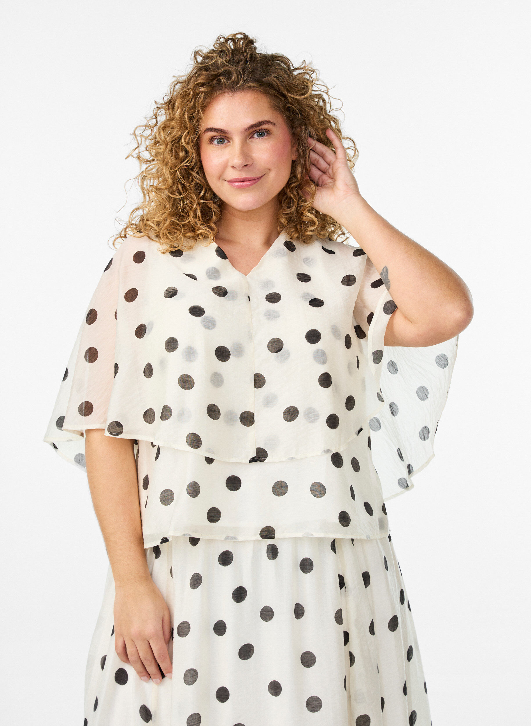 Layered top with polka dot pattern, Vanilla, Model