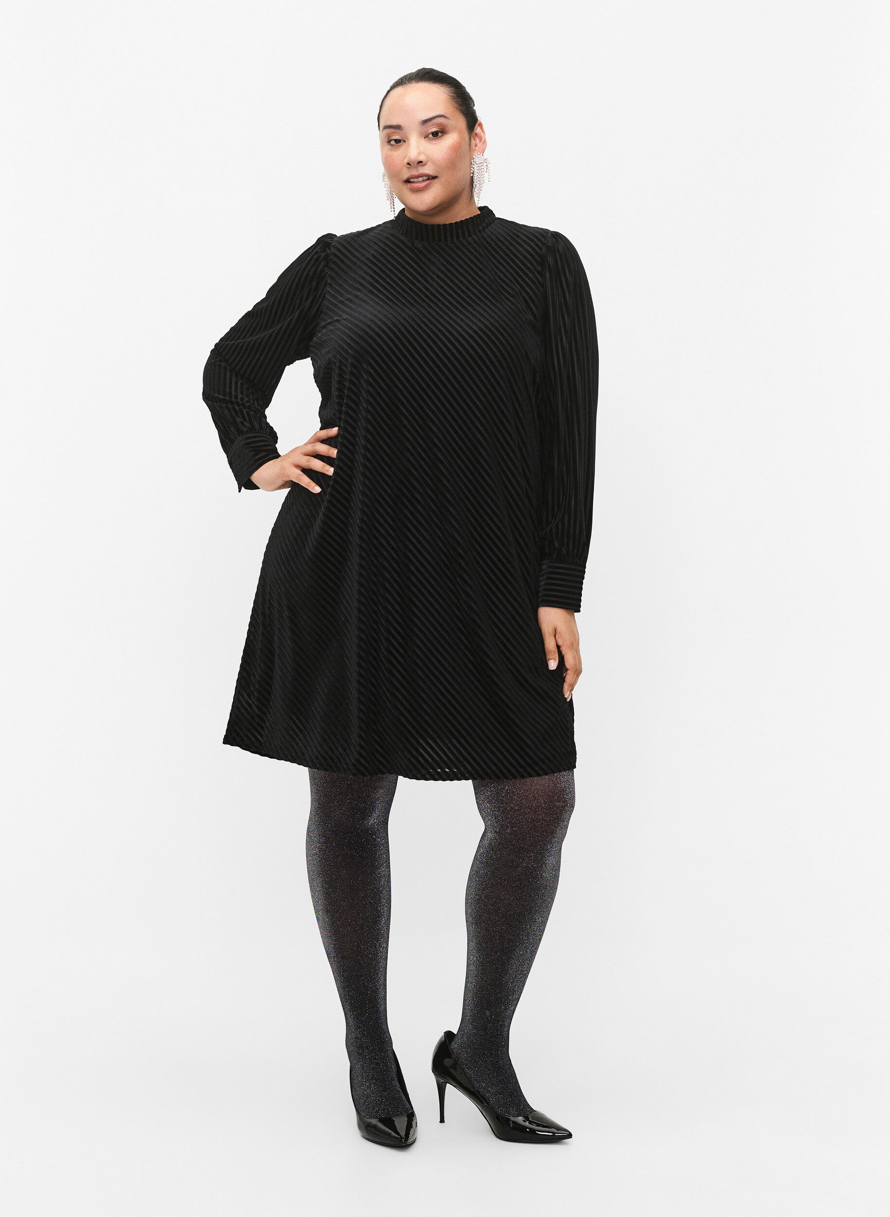 Zizzifashion Structured pattern dress in velour, Black, Model image number 3