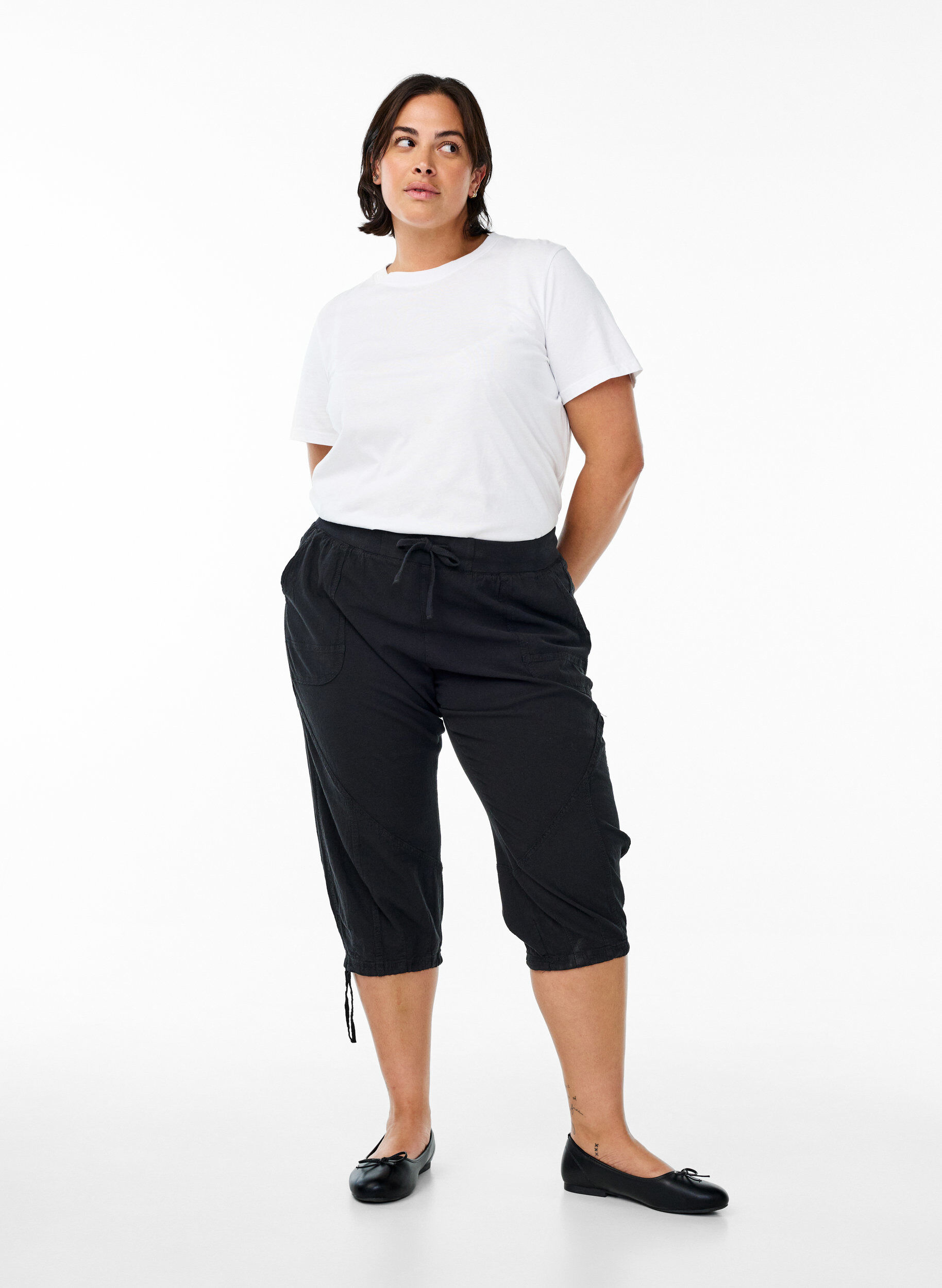 Cotton Capri trousers , Black, Model