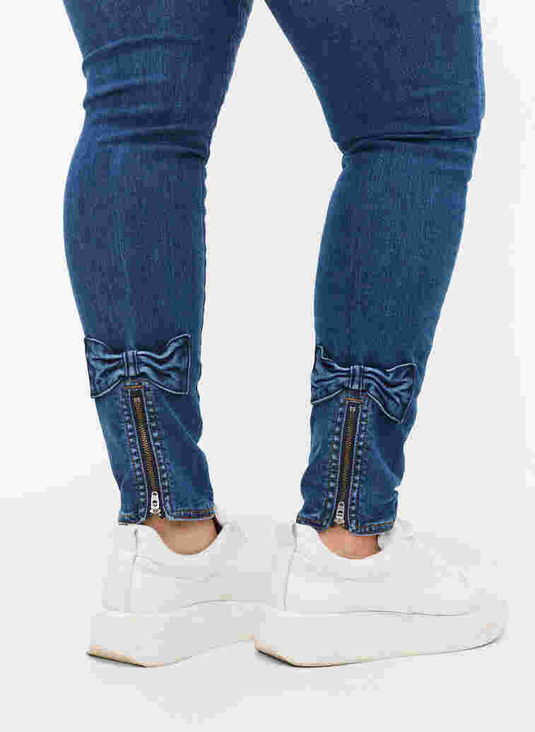 Super slim Amy jeans with bows and zip, Dark blue, Model image number 2