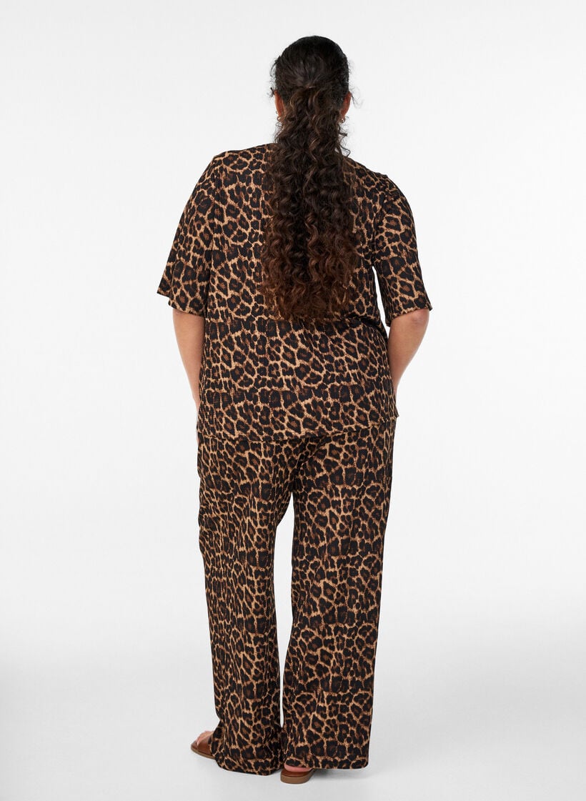 Wide-leg trousers in a light textured fabric, Black, Model image number 1