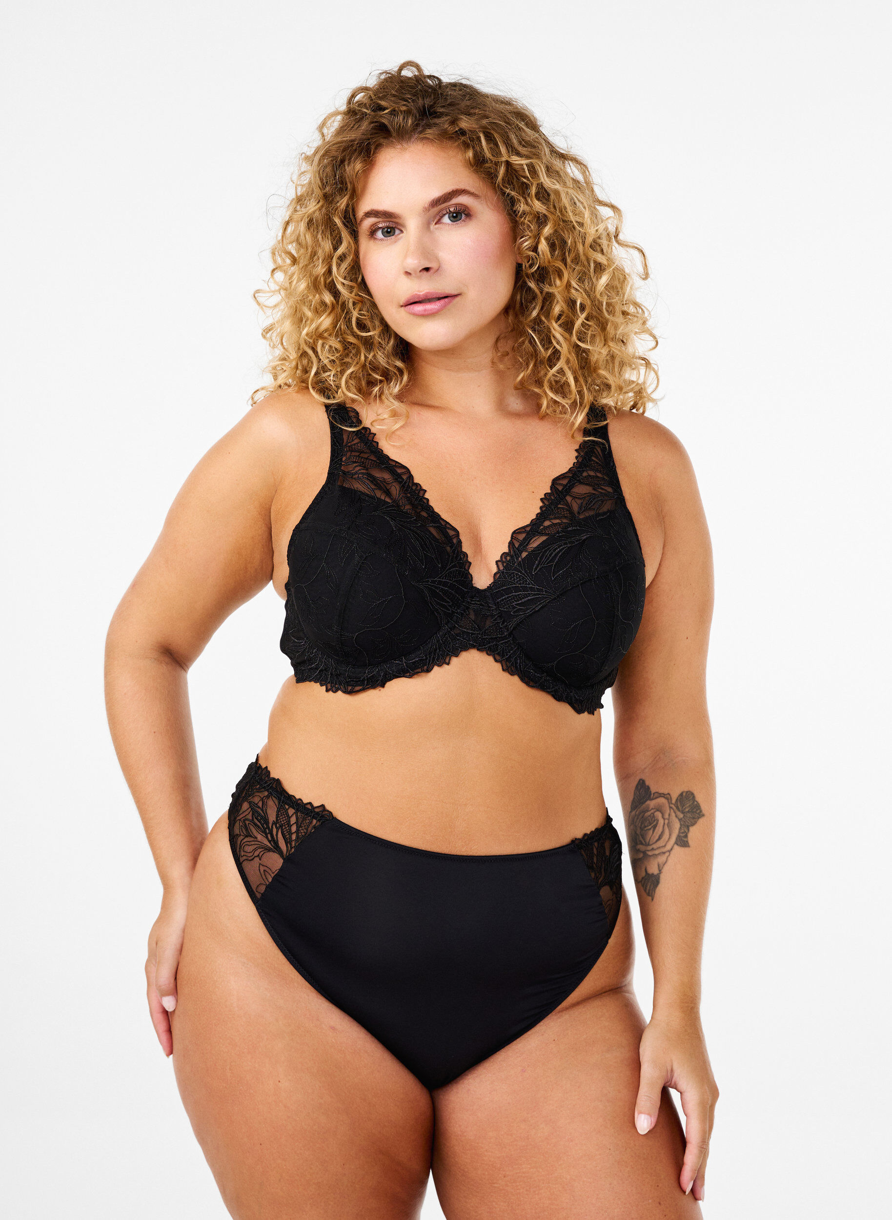 ZizzifashionMicrofiber thong with lace, Black, Model image number 0