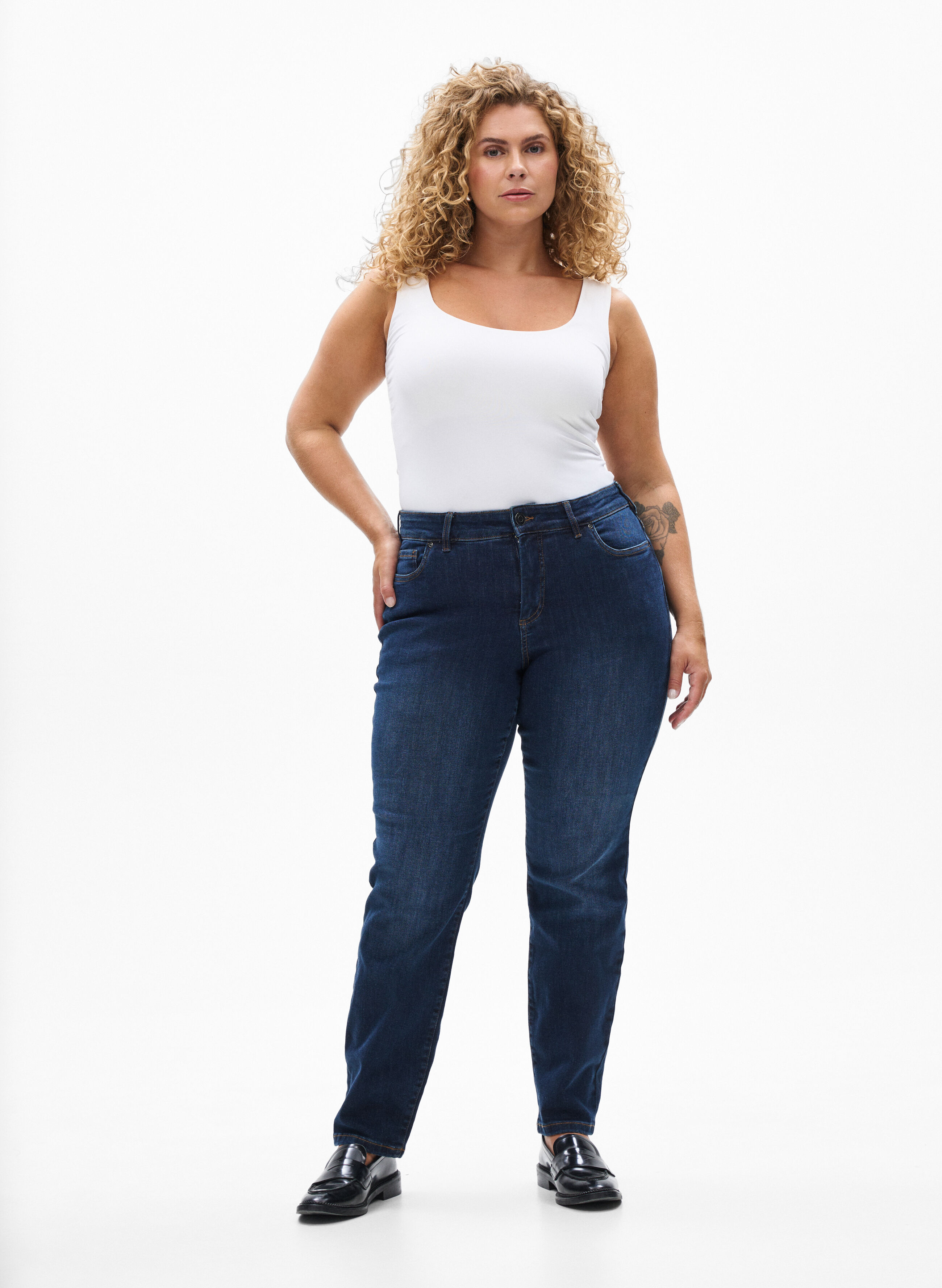 Slim fit jeans with a regular waist, Dark Blue, Model
