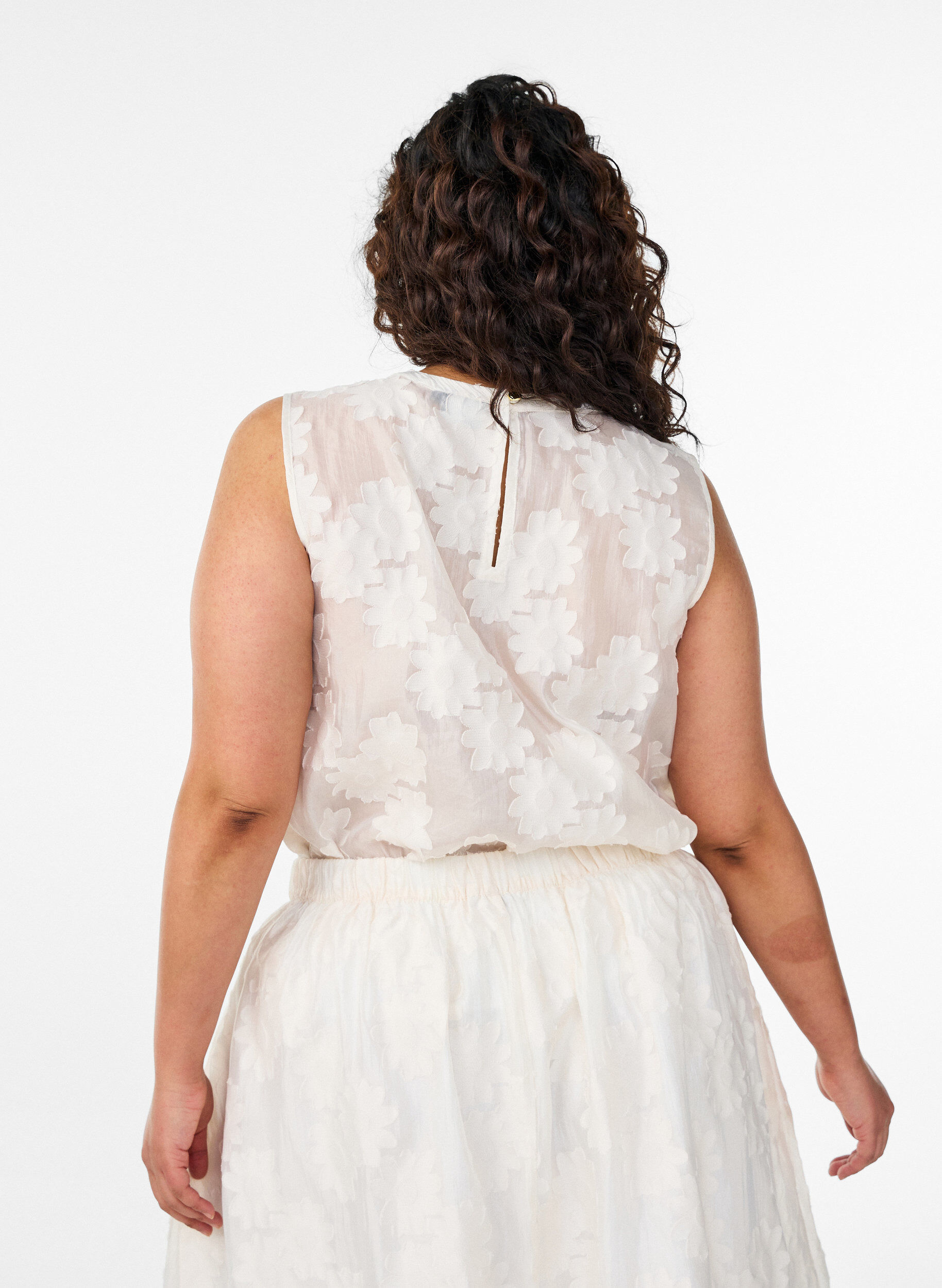 Zizzifashion Sleeveless top in jacquard with a floral texture, Vanilla, Model image number 2