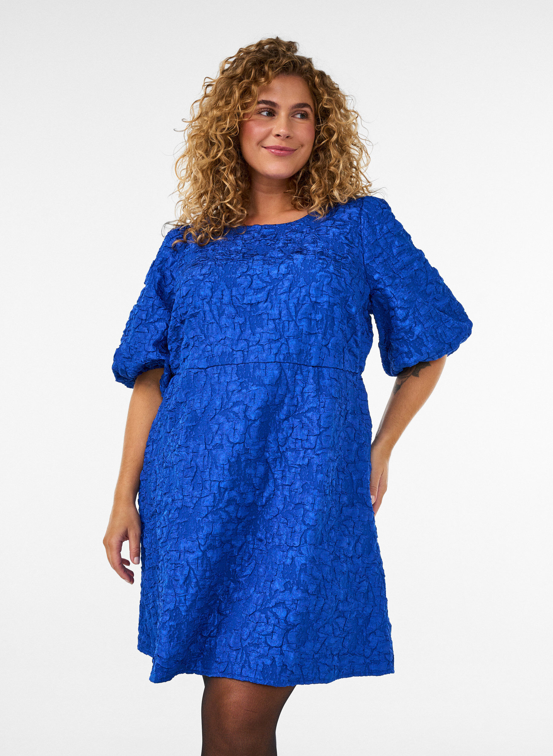 Jacquard dress with puff sleeves and A-line, Blue, Model