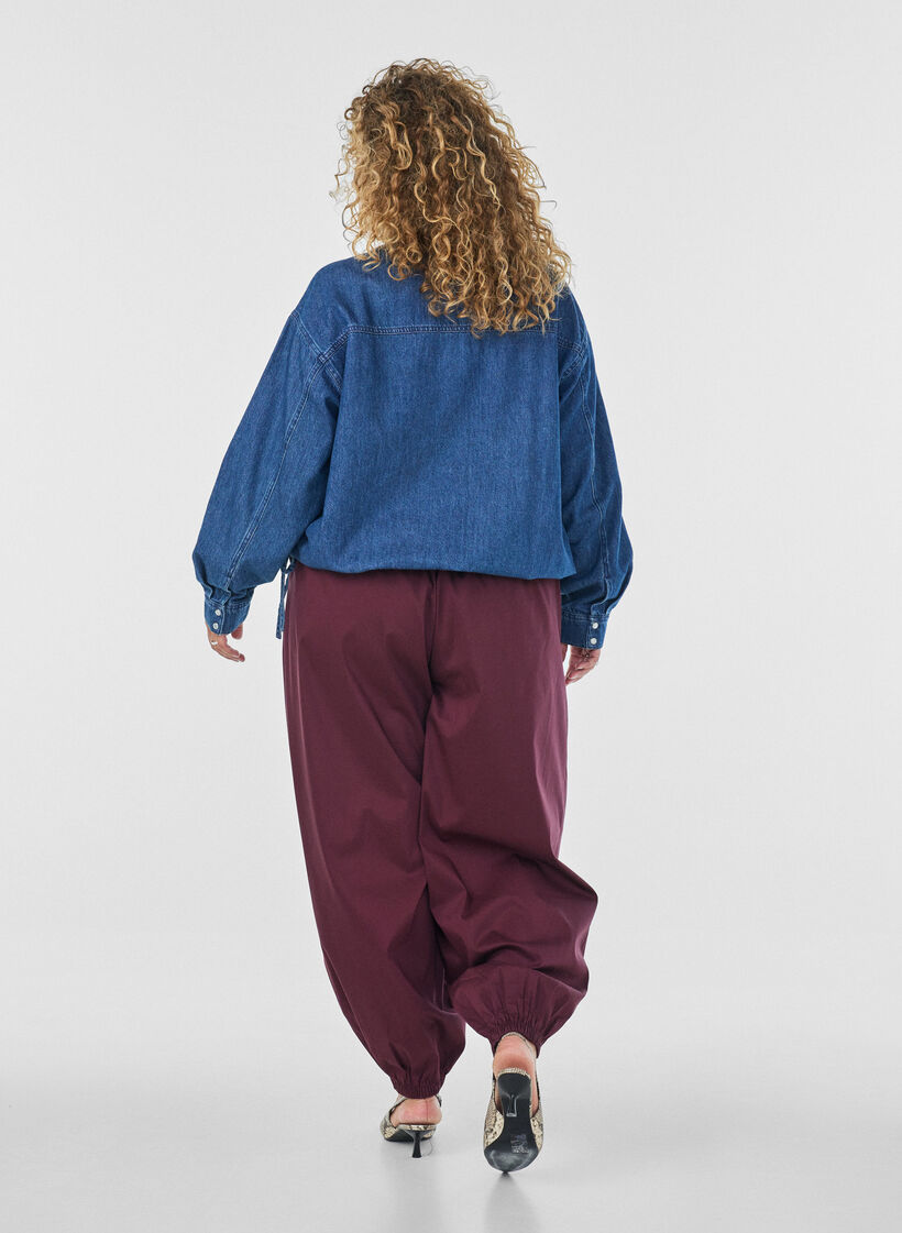 Balloon trousers with pockets and an elasticated waistband, Red, Model image number 1