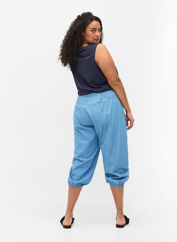 Loose cotton 3/4-length trousers with smock effect, Light blue denim, Model image number 1