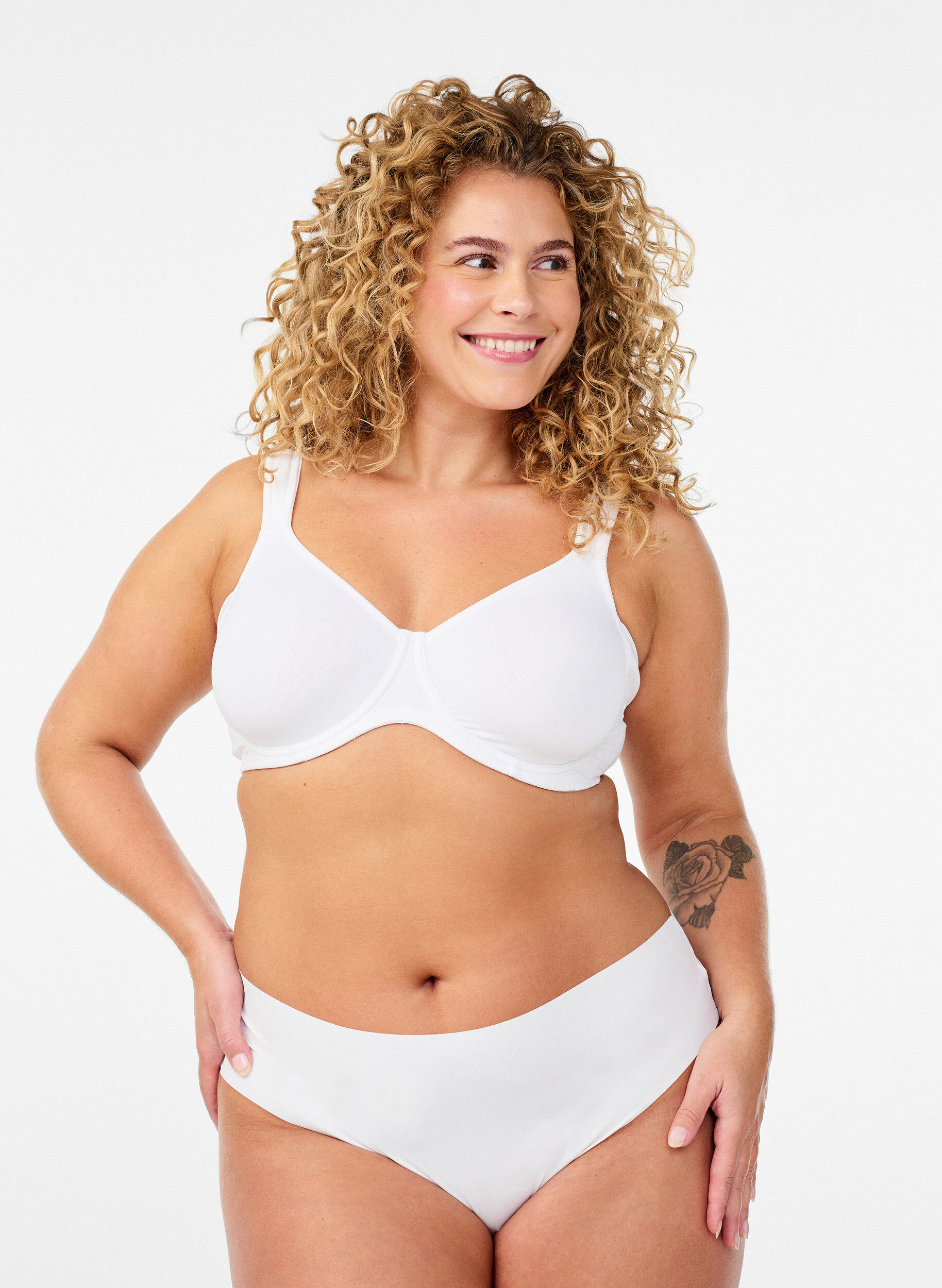 ZizzifashionComfort bra with underwire and moulded cups, White, Model image number 1