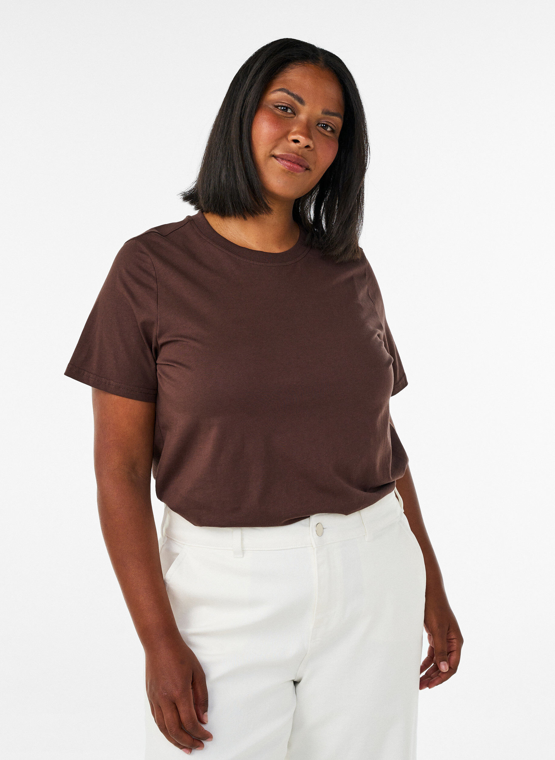 Basic cotton T-shirt with round neck, Brown, Model
