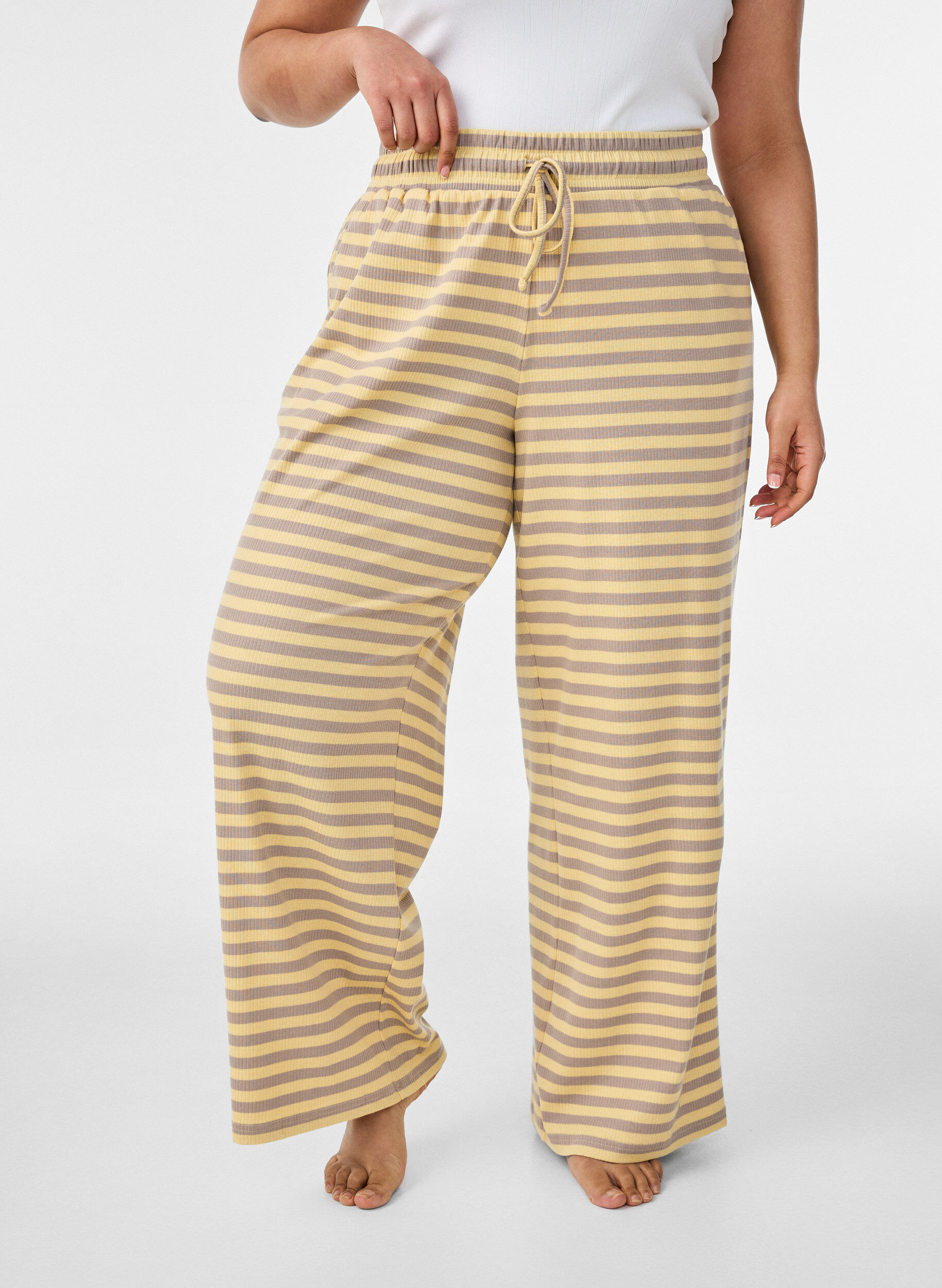 ZizzifashionStriped pyjama bottoms with a high waist and wide legs, Yellow, Model image number 2