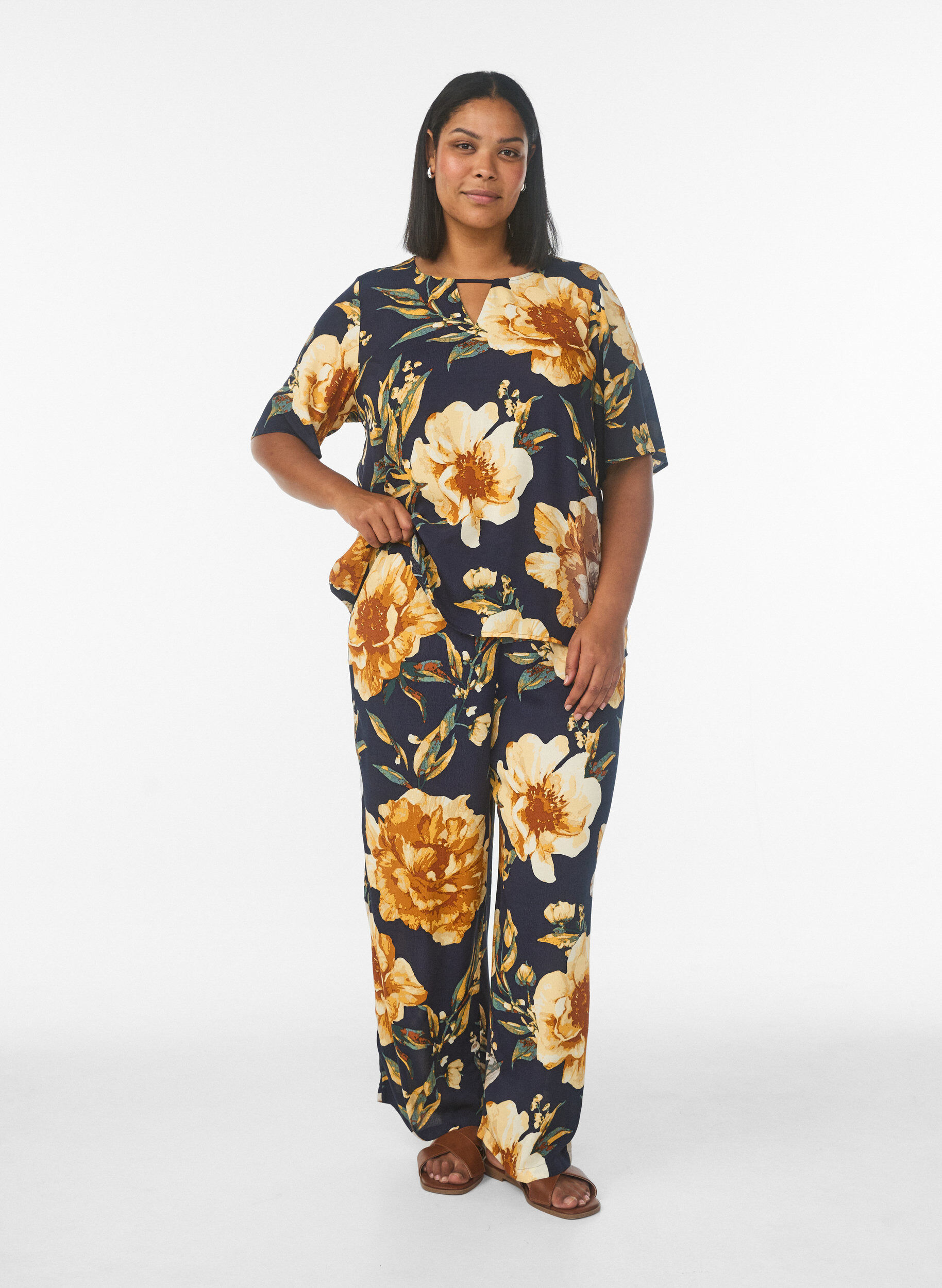 Zizzifashion Loose viscose trousers with print, Blue, Model image number 0