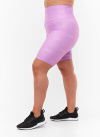Workout shorts with print, A.Violet w. Text, Model