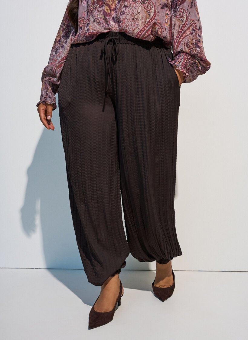 Balloon trousers with texture and an elasticated waist, Brown, Model image number 2