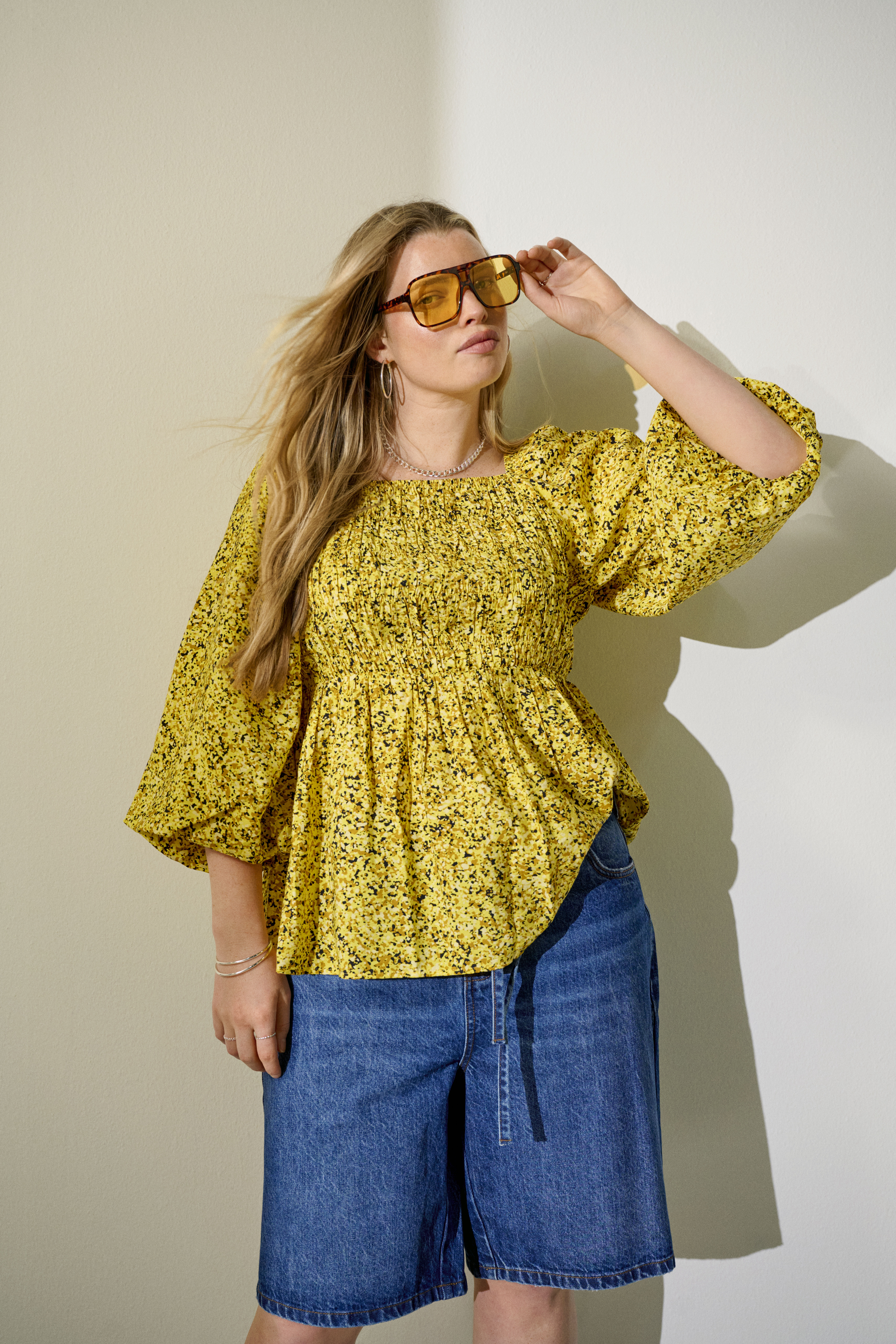 Zizzifashion Yellow blouse with details, , Model