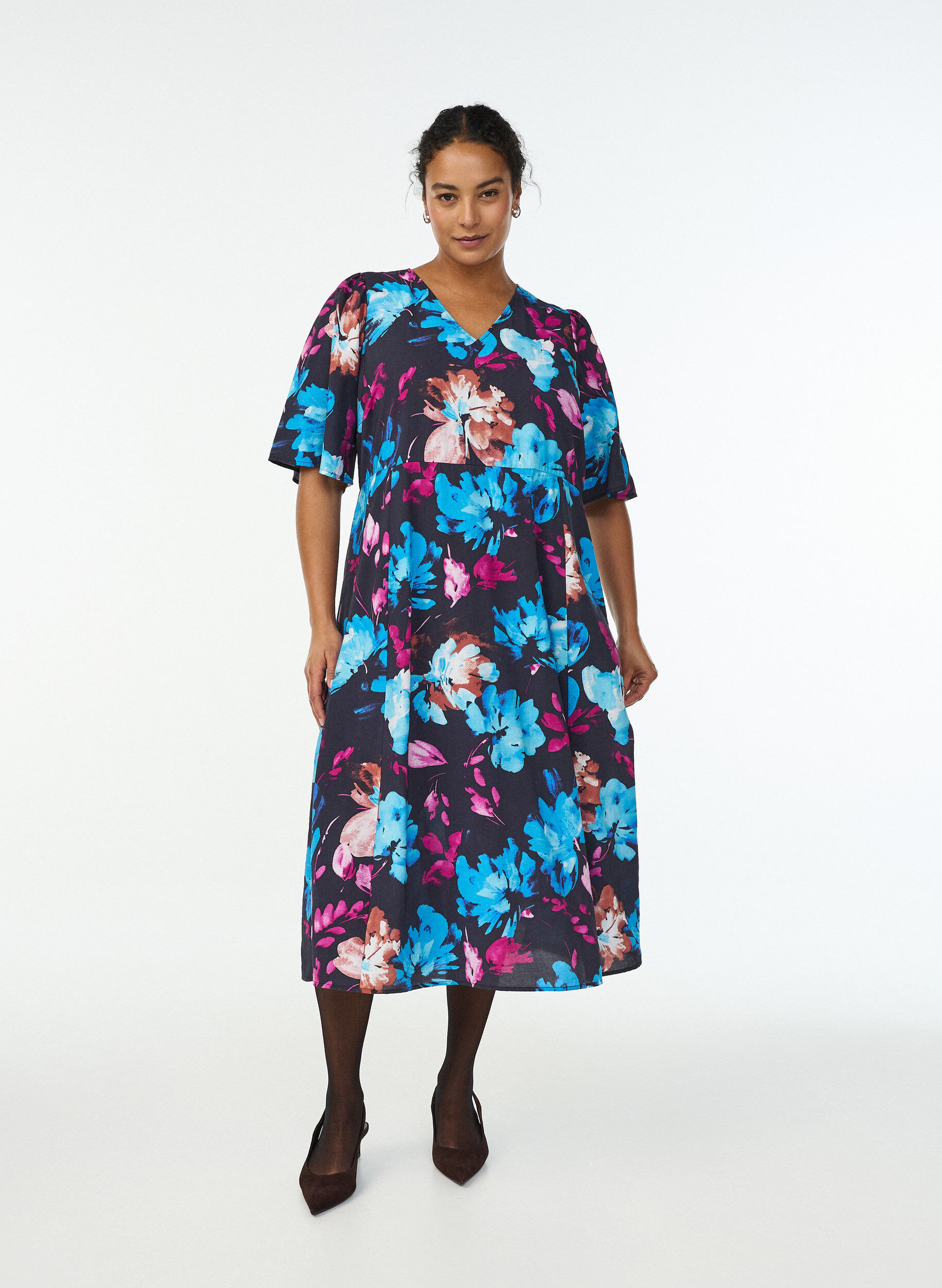 Midi dress with floral print and empire line, Black, Model