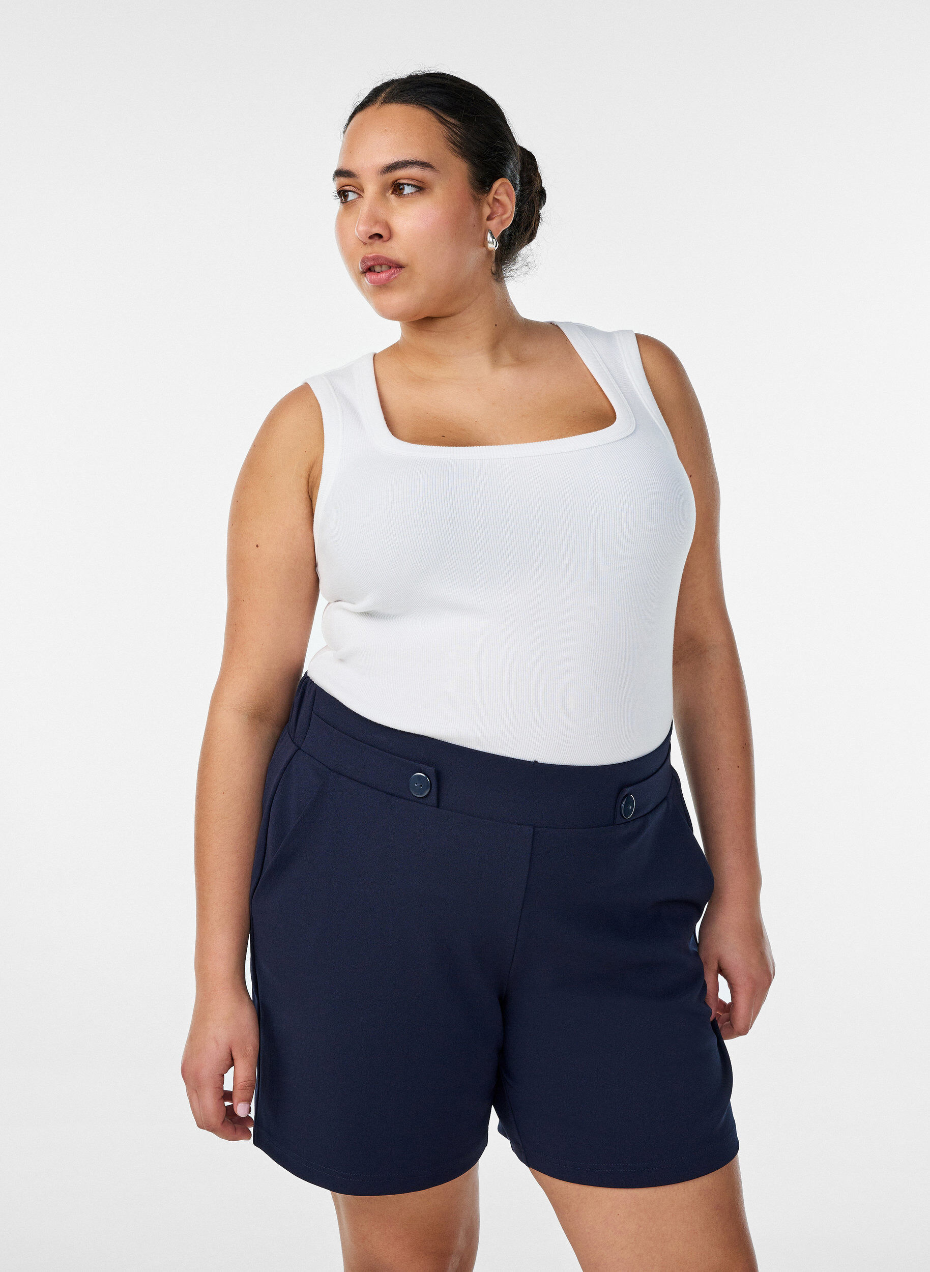 Shorts with pockets and loose fit, Blue, Model