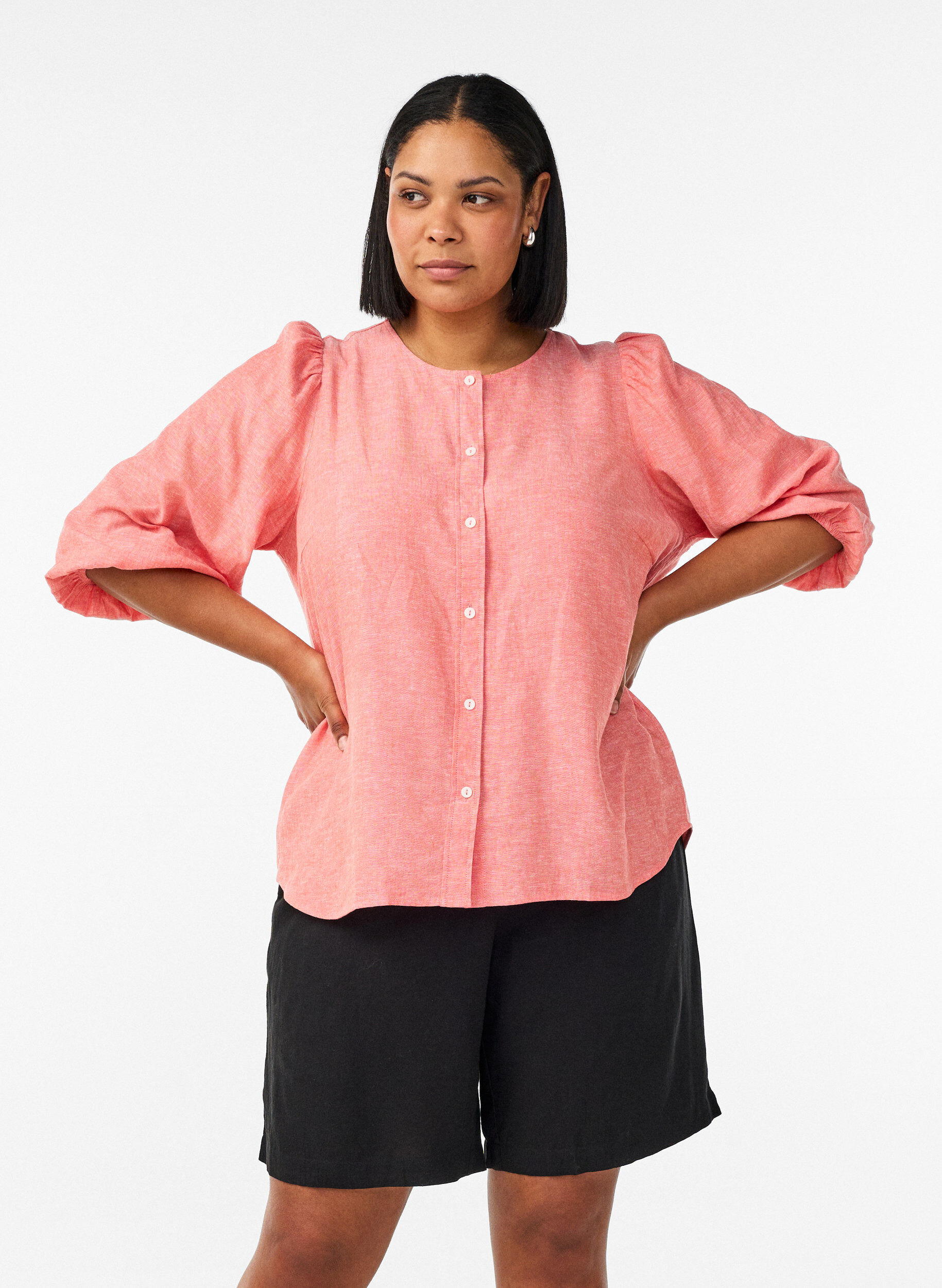 High-waisted linen and viscose shorts, Black, Model