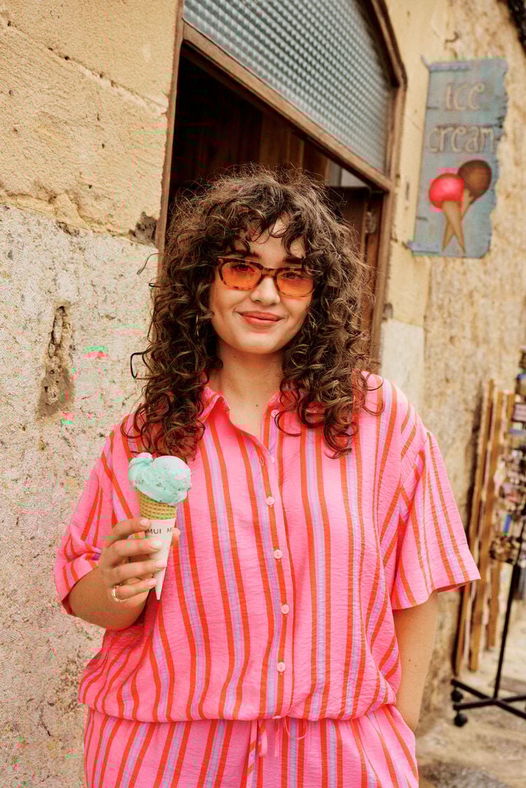 Pink summery striped look, , Model