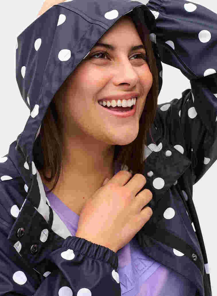 Patterned rain jacket with a hood, Navy Blazer W/Dots, Model image number 2