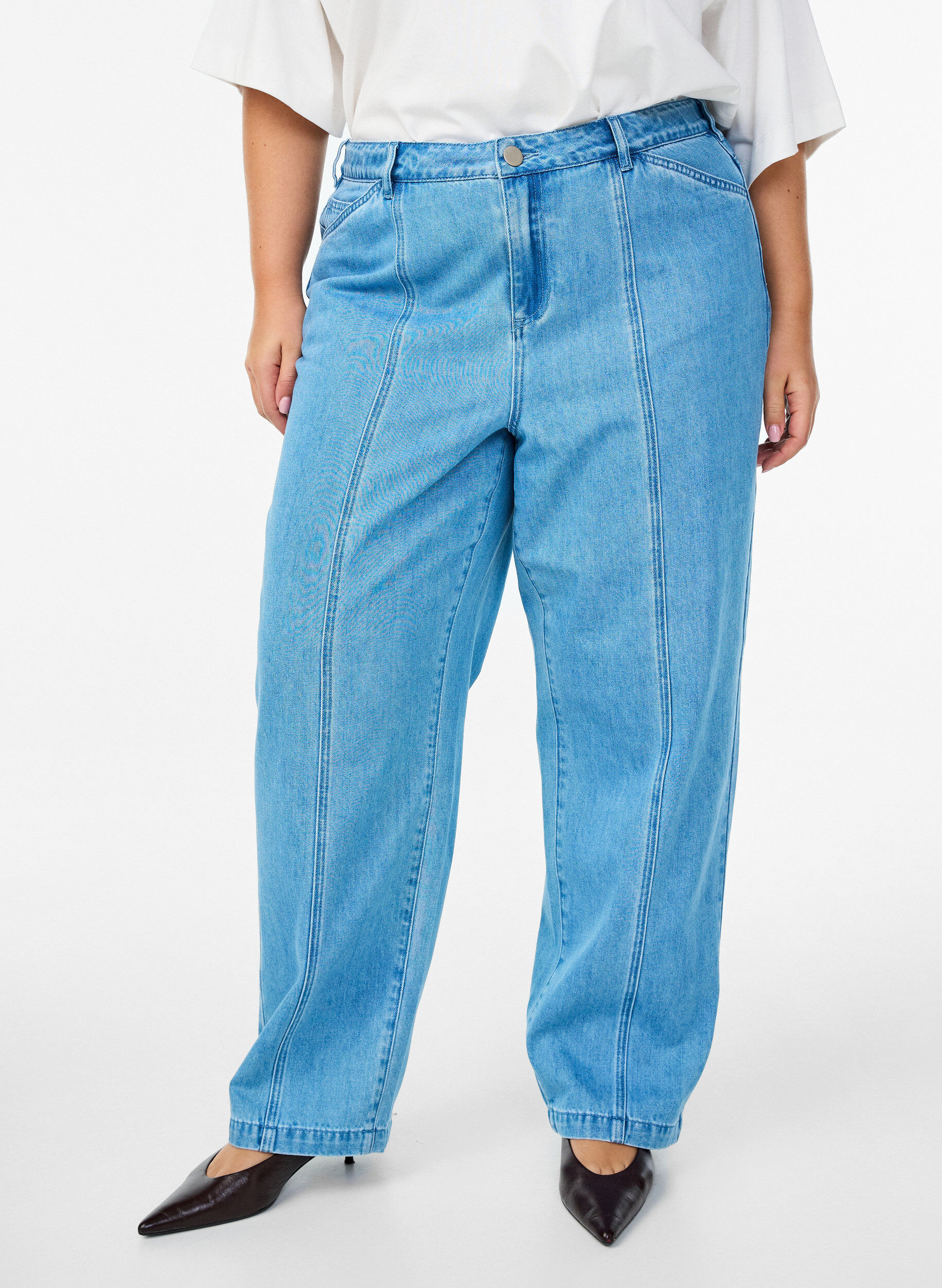 Zizzifashion Kiana jeans with a straight fit and bold stitching, Light Blue, Model image number 2