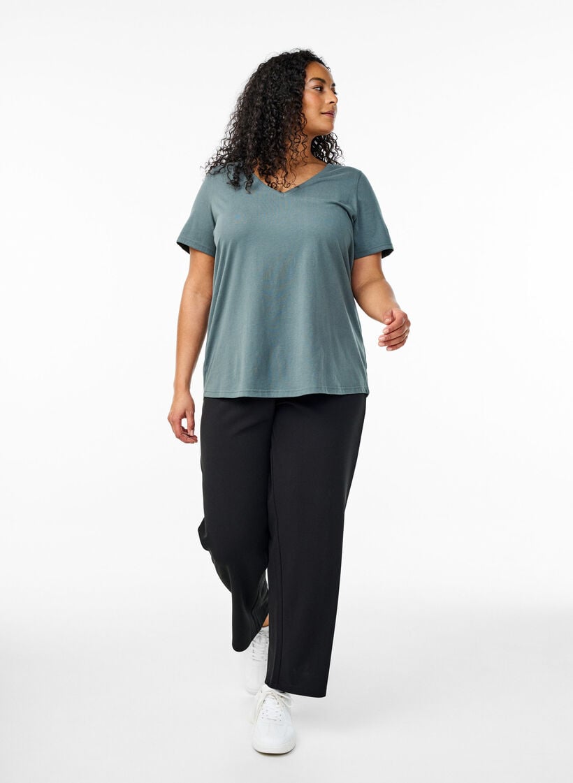 V-neck T-shirt, Green, Model image number 1