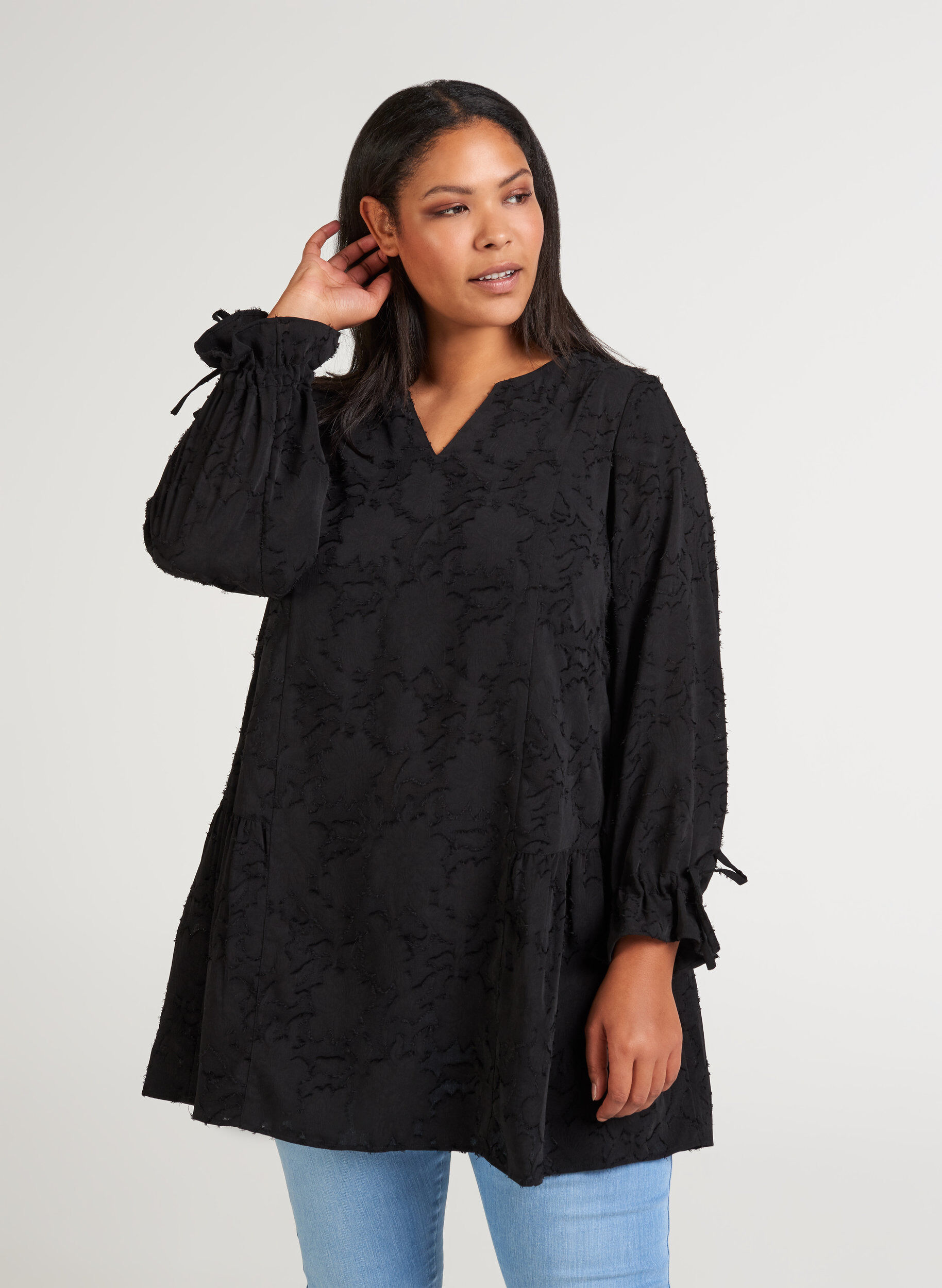 Zizzifashion Loose V-neck tunic, Black, Model image number 0