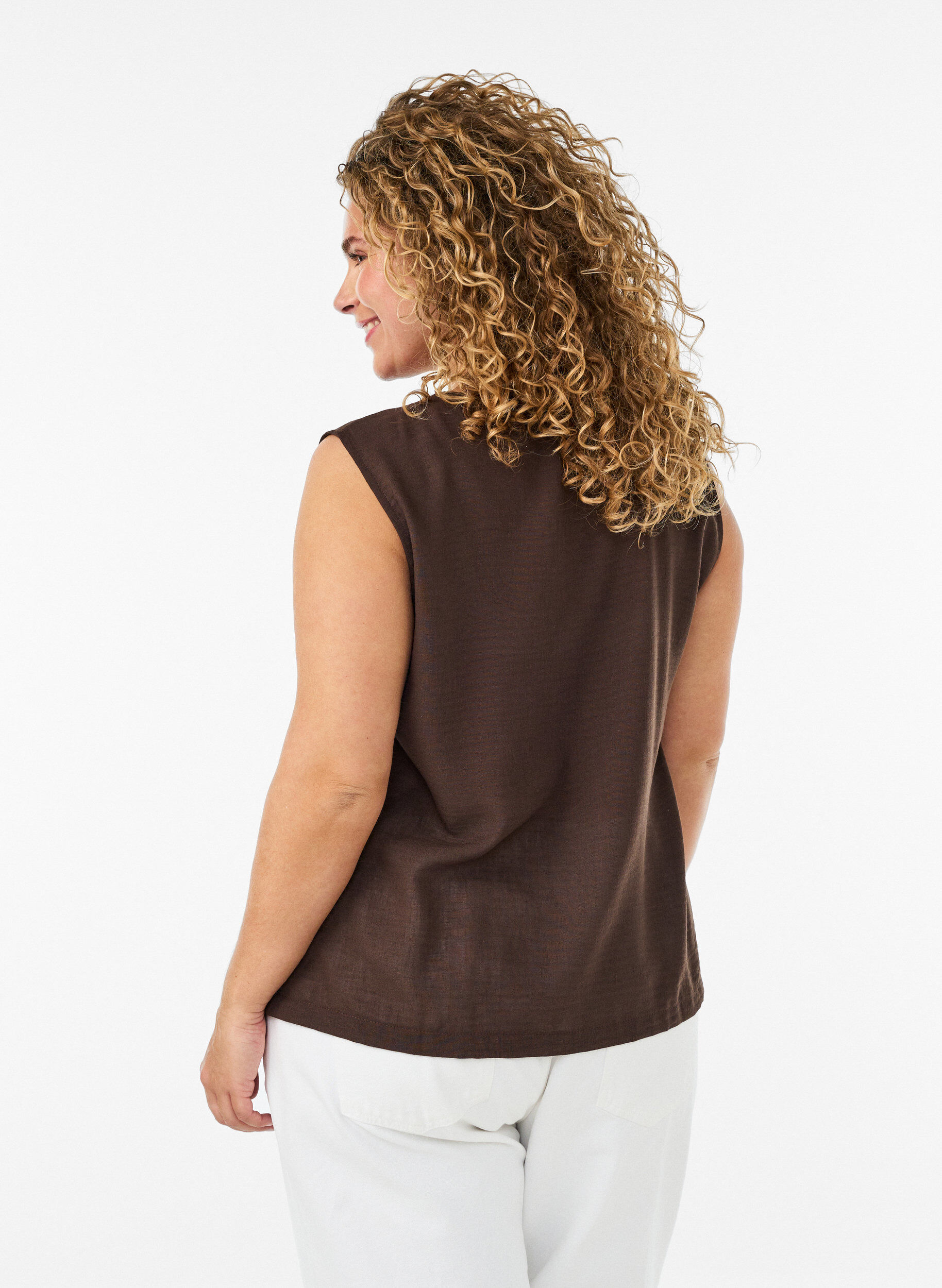 ZizzifashionSleeveless vest with a V-neck and buttons, Brown, Model image number 2