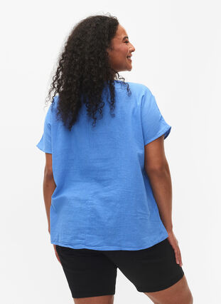 Short-sleeved blouse in cotton blend with linen, Ultramarine, Model image number 1
