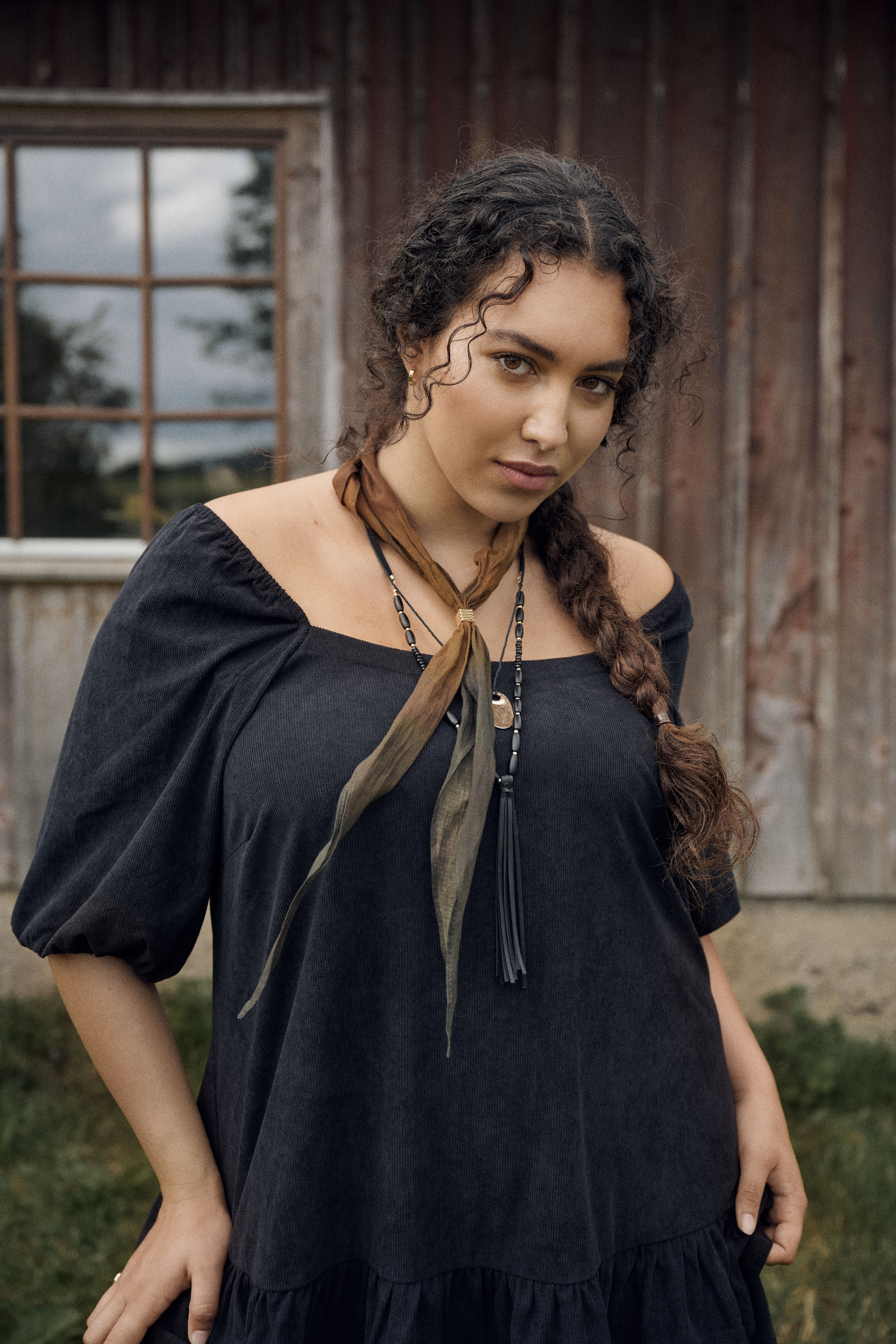 Zizzifashion Velvet dress with square neckline, , Model