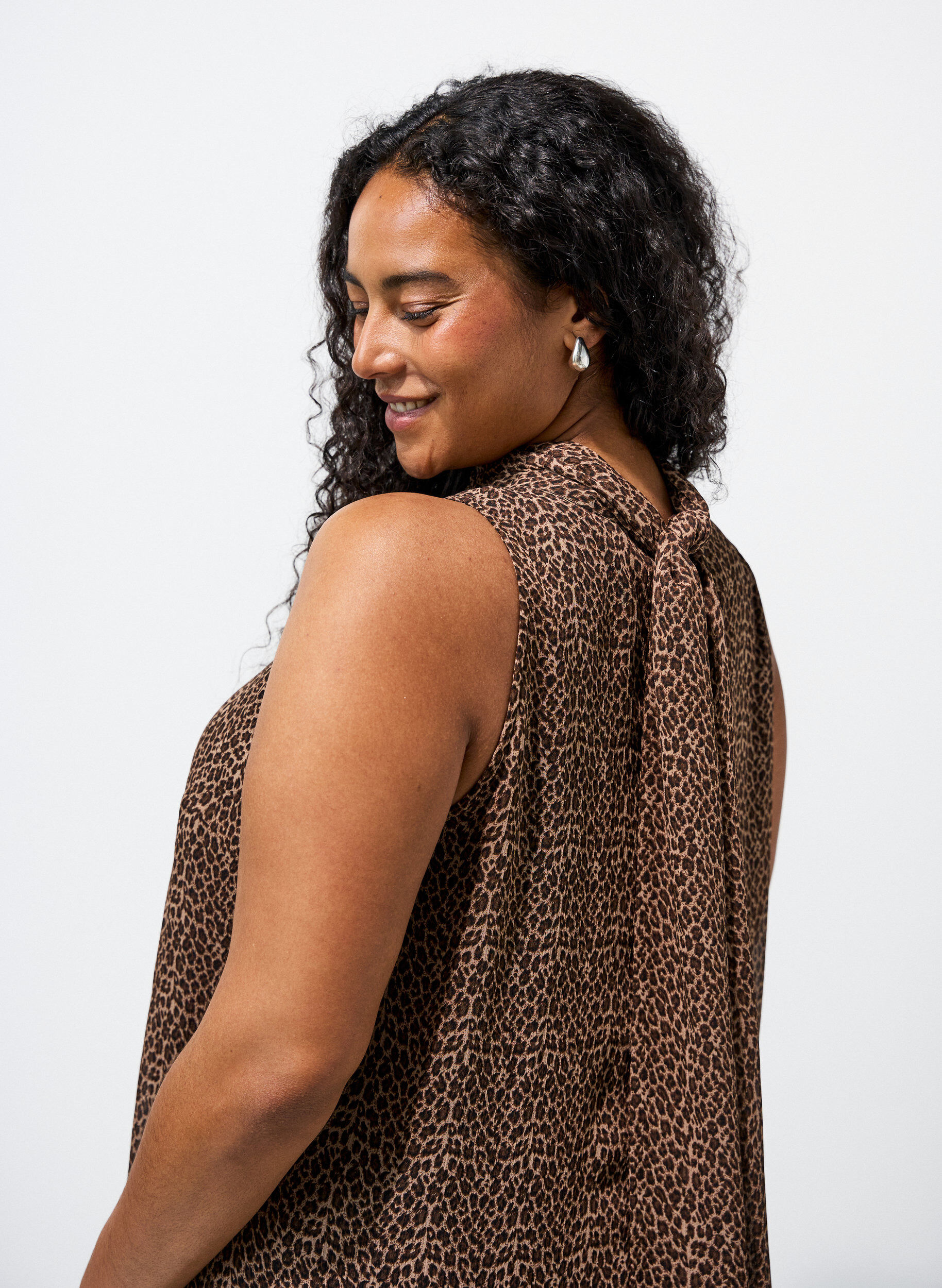 ZizzifashionMidi dress in chiffon with leopard print and a tie-waist, Brown, Model image number 3