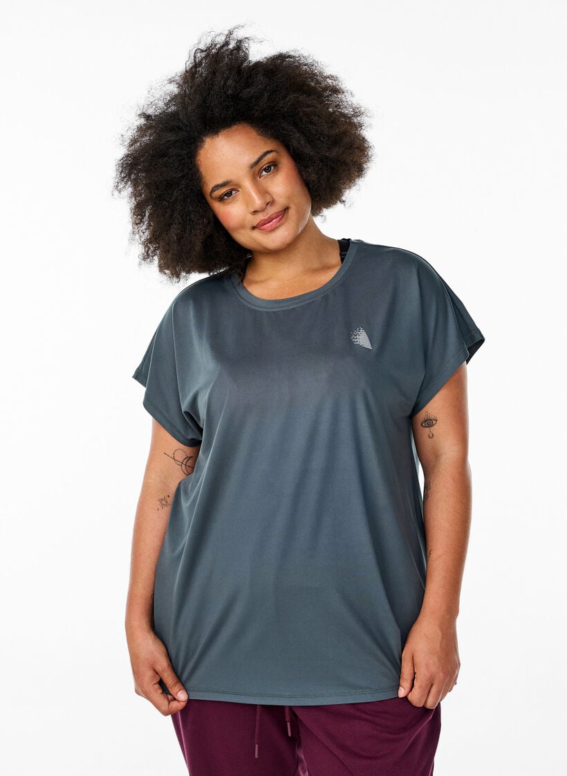 Solid-coloured training T-shirt, Green, Model image number 0