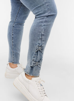 Cropped Amy jeans with bows, Light blue, Model image number 2