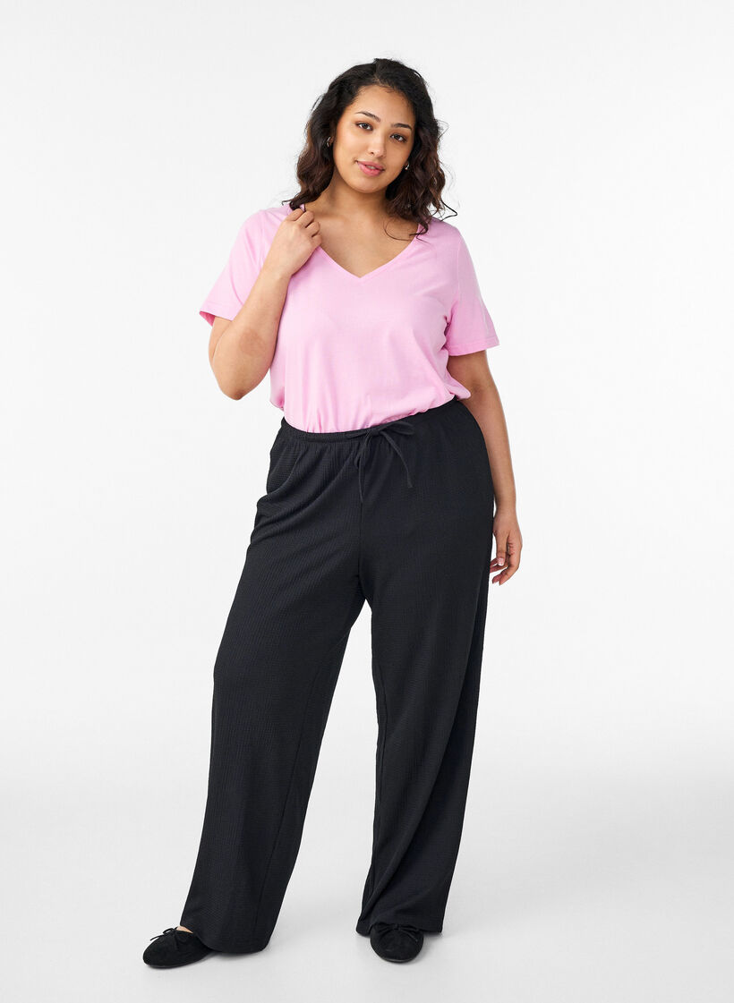 V-neck T-shirt, Pink, Model image number 1