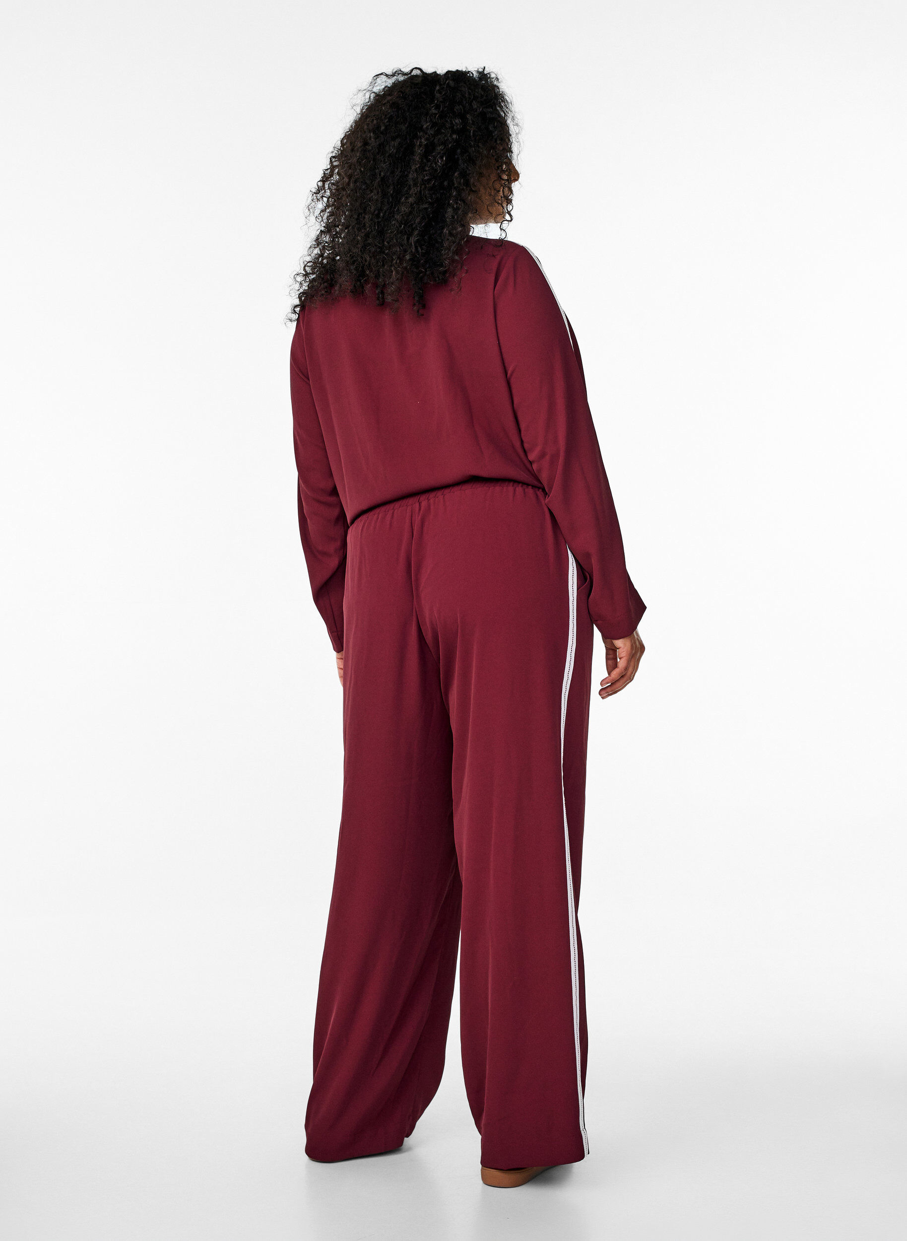 Zizzifashion Sporty trousers with straight legs and side stripes, Dark Bordeaux, Model image number 1