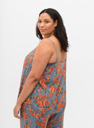 Printed viscose top with an A-line cut, Balsam Green Flower, Model image number 1