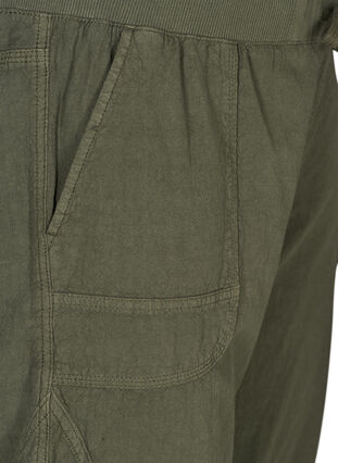 Cotton Capri trousers , Ivy Green, Packshot image number 2